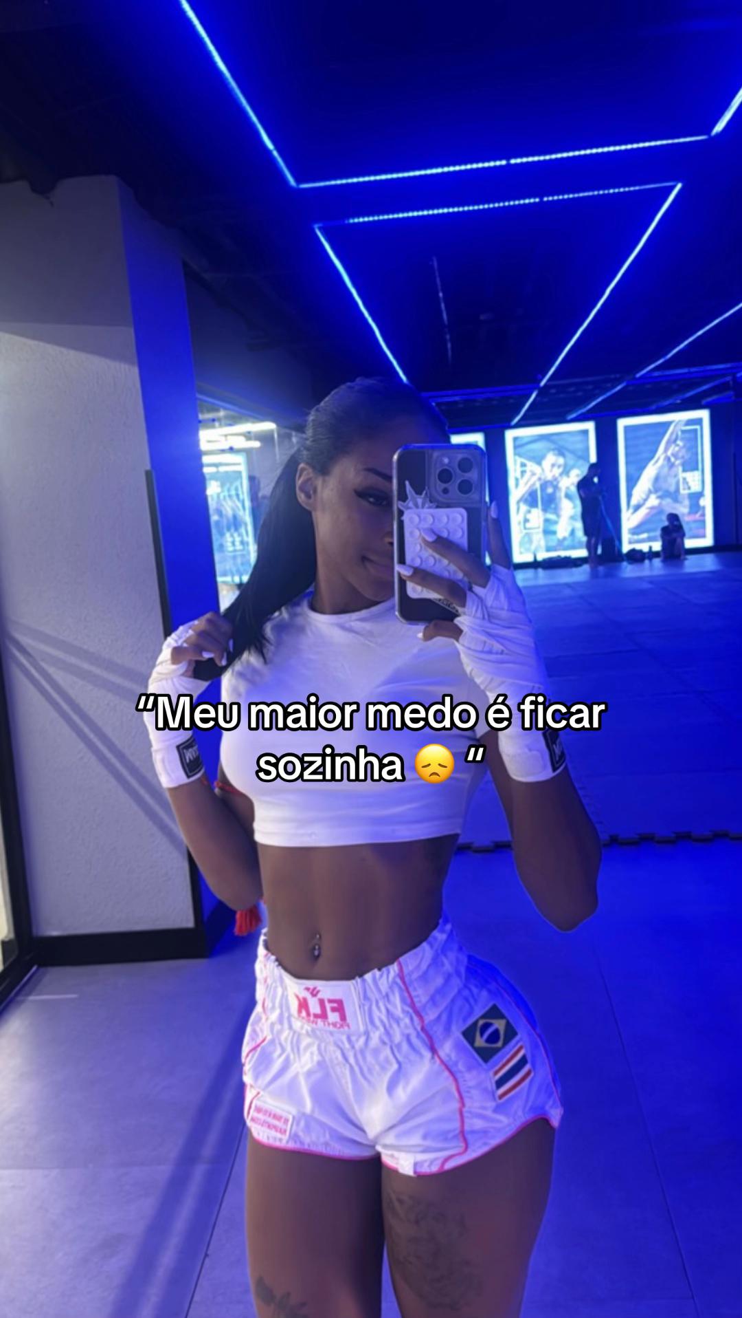 @Vict&oacute;ria Simonns