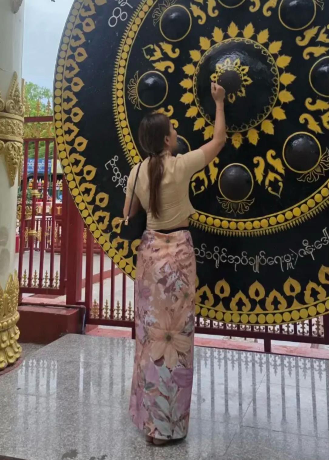 @Shwe Zin War