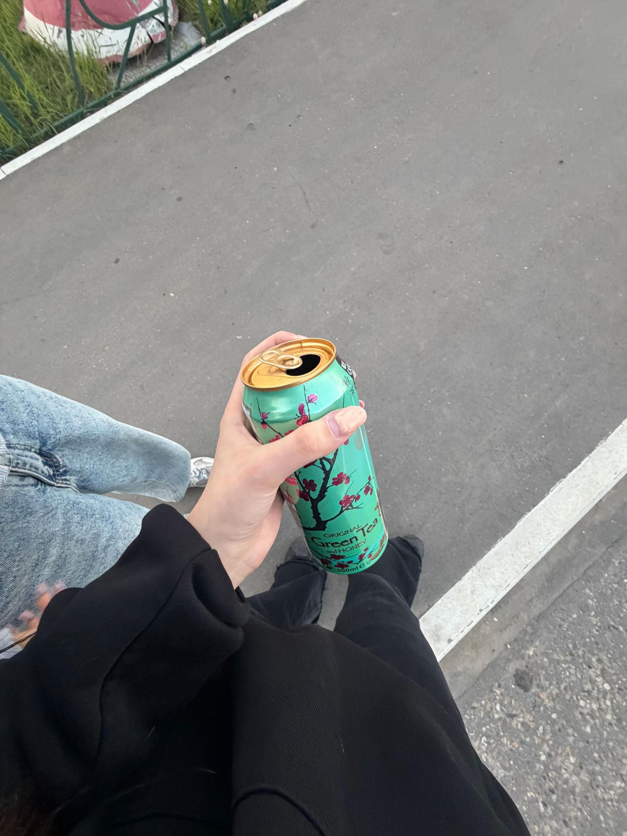 @／(≧ x ≦)＼