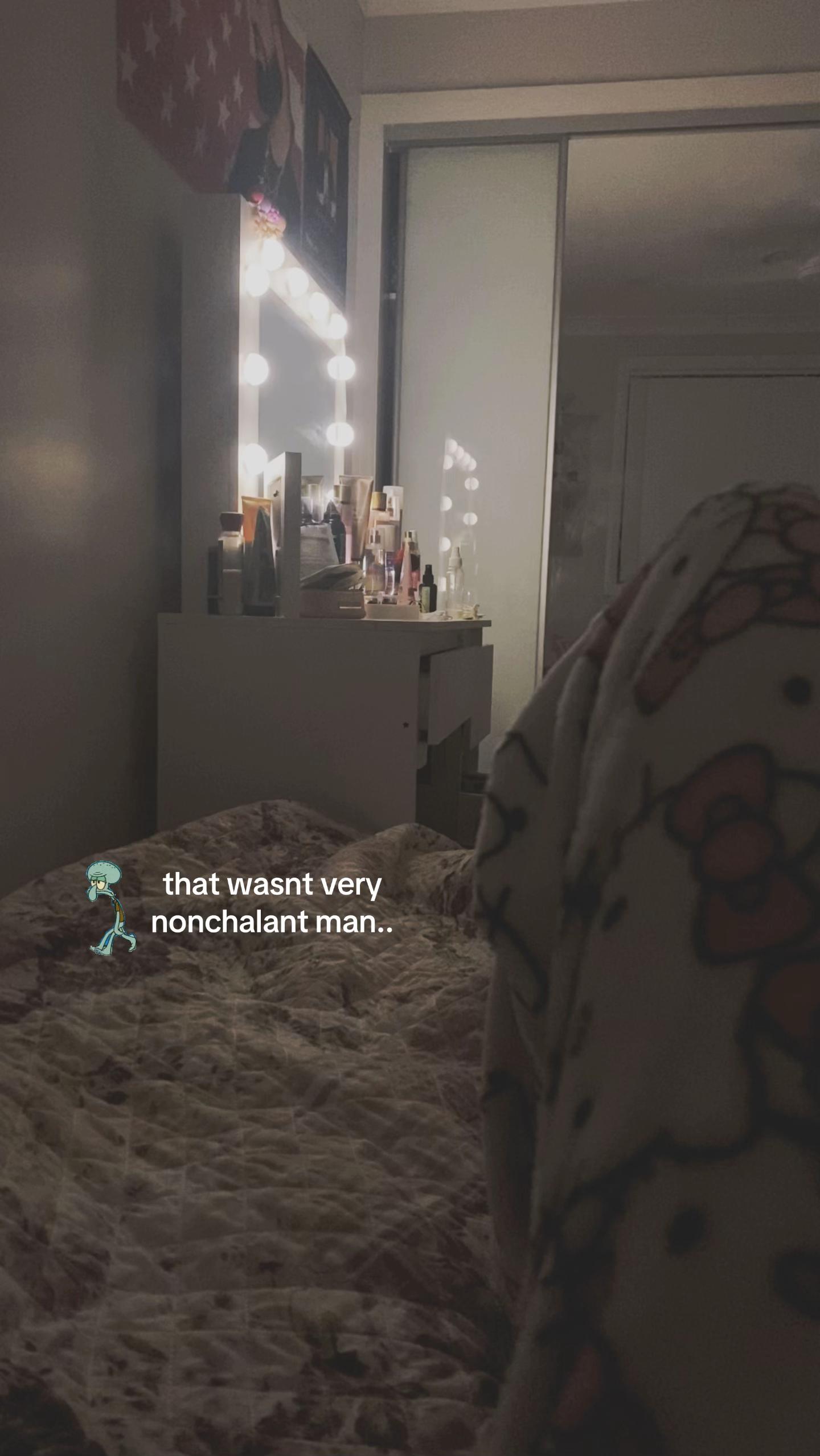 @𖦹