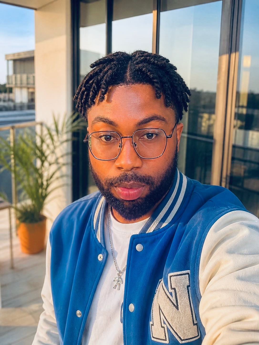 @HUGHES_LARRY 🇬🇭