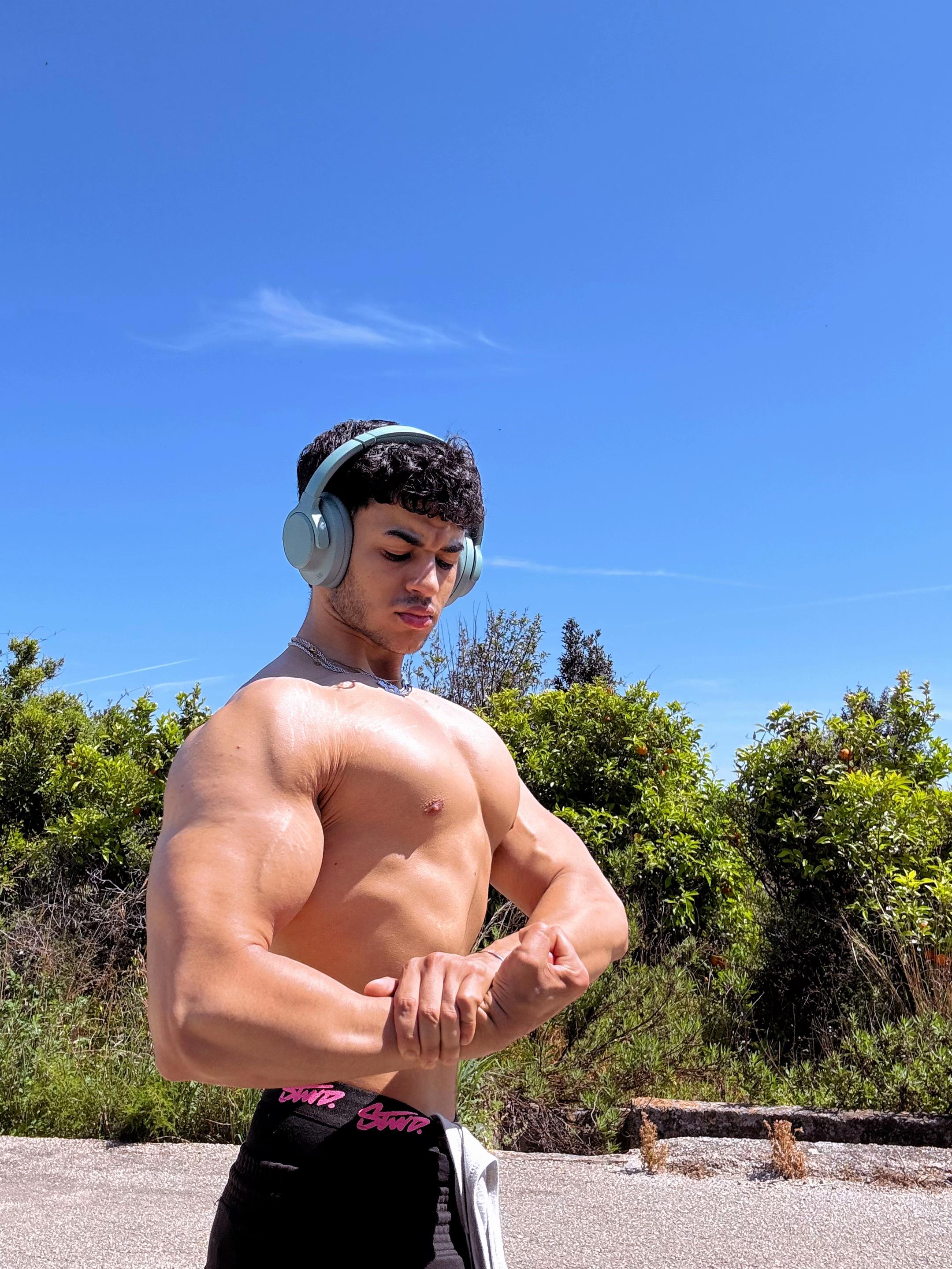 @😇Adam😈