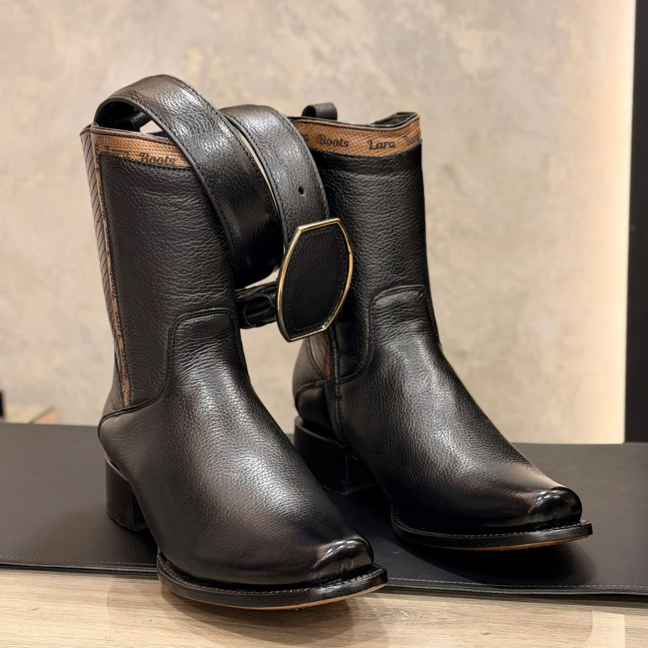 @Lara Boots