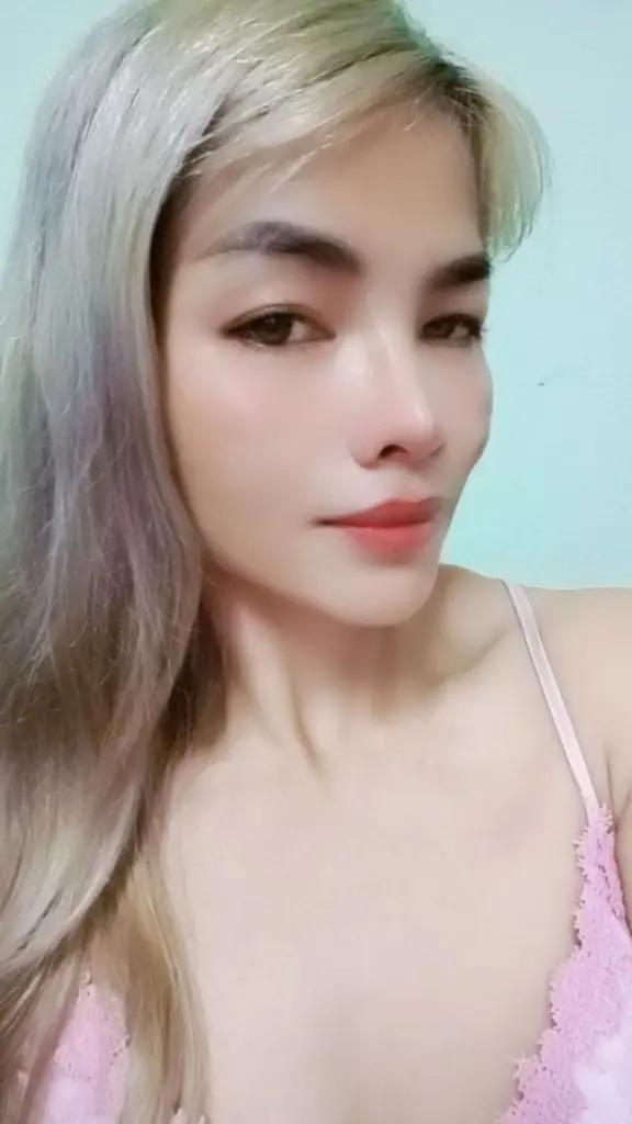 @แหม่ม เดือนขาว
