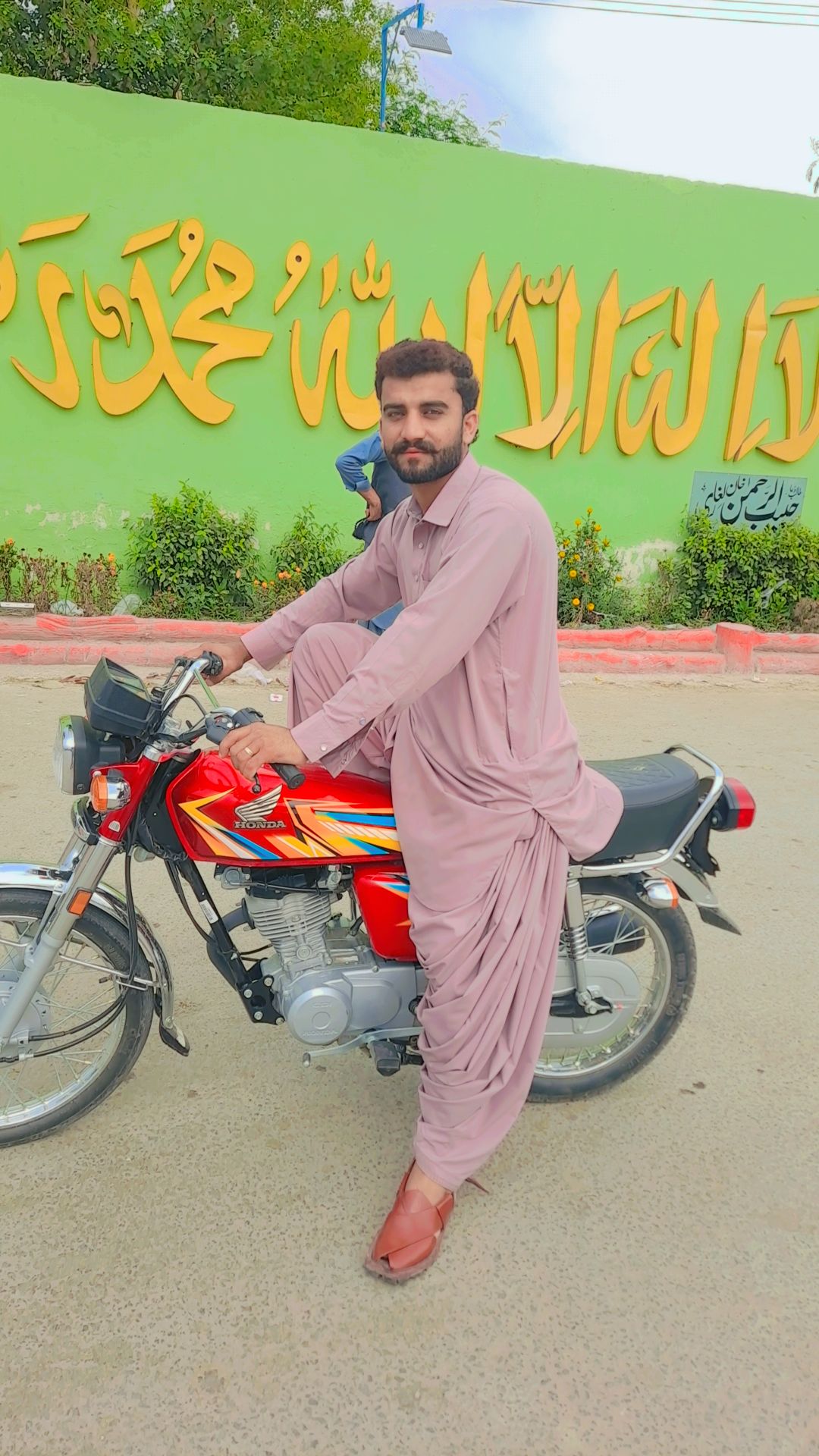 @طارق 🚬چانڈیہ_٭╾━╤デ╦︻: