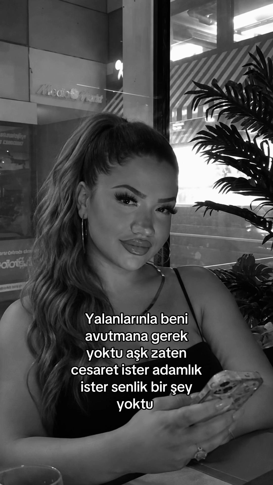 @_azraiss