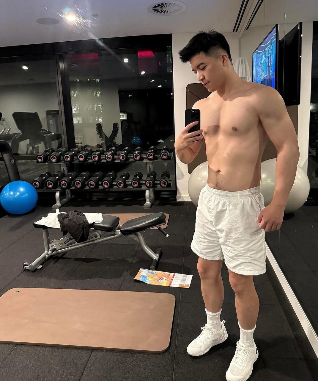 @킴 힐러리