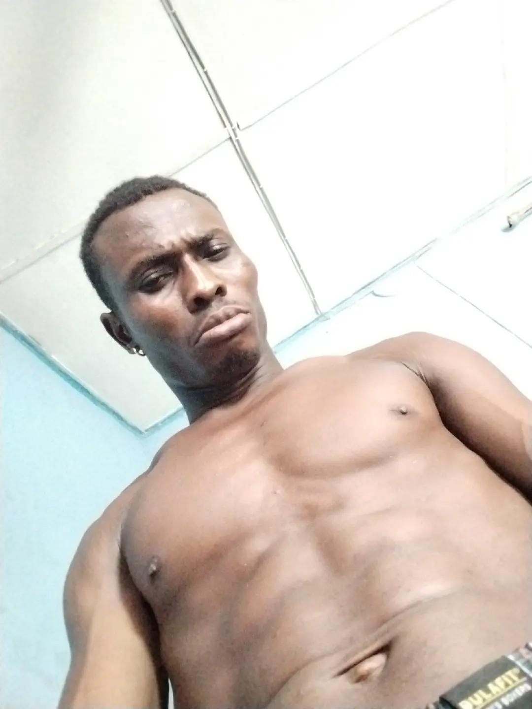 @Breasted pounds 🦅