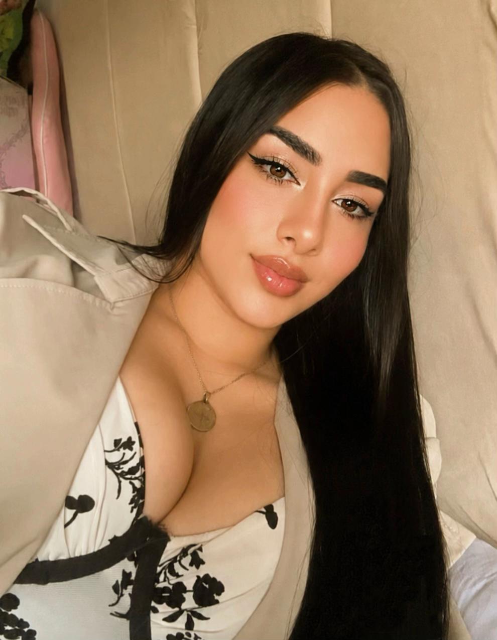 @Camila Morales🐰💜💙