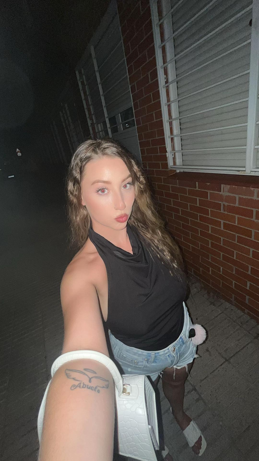@albaacruuzz