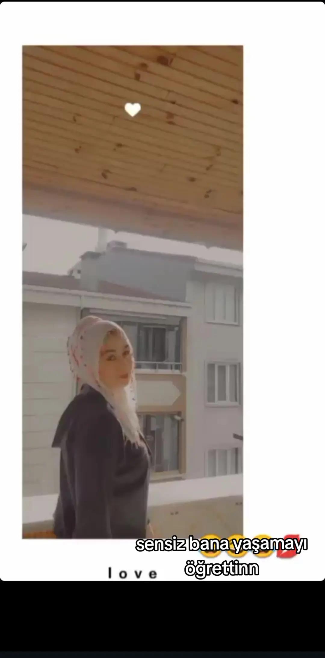 @Hülya Gülkırmızı