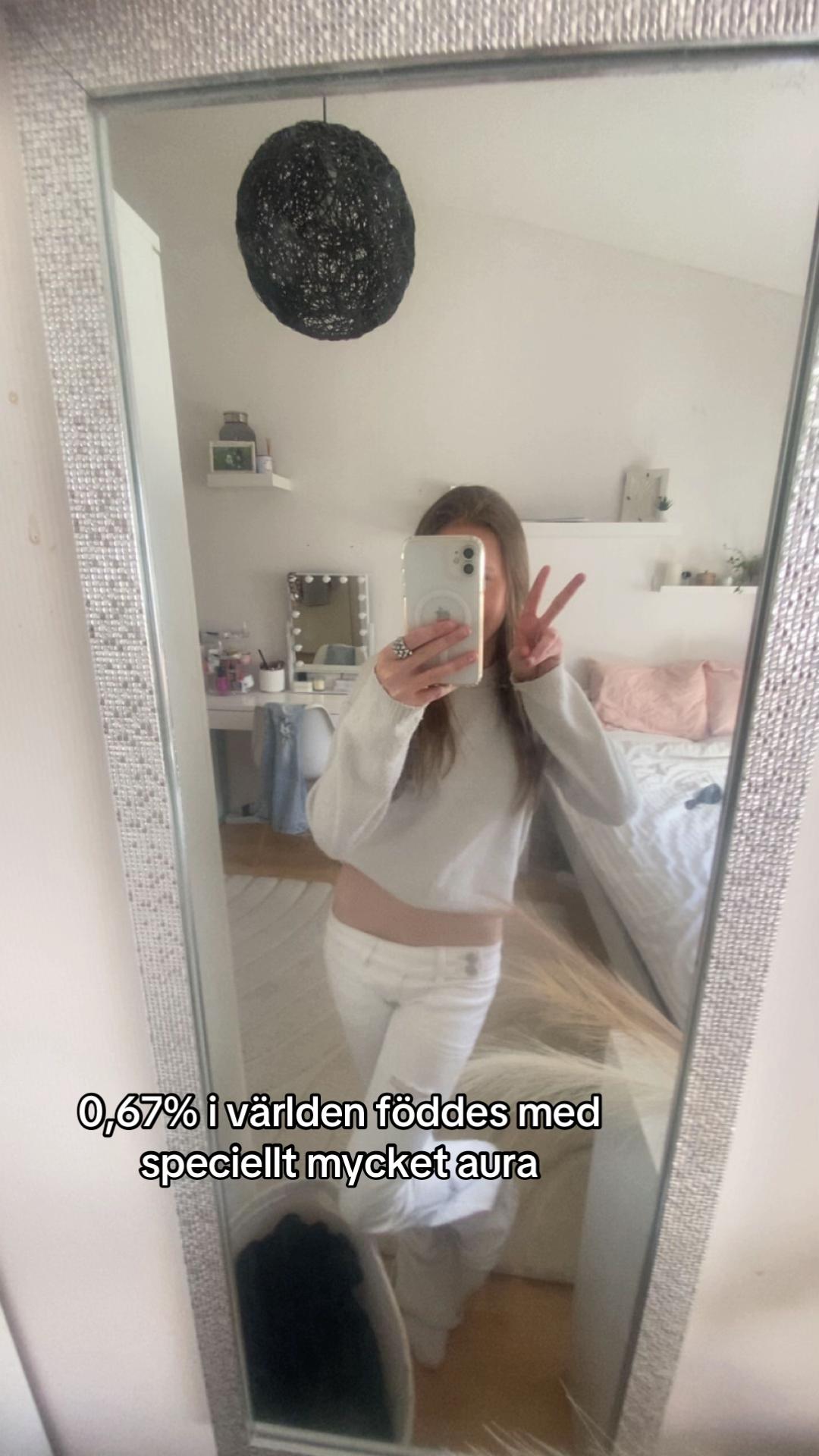 @𝒞𝓁𝒶𝓇𝒶🪽