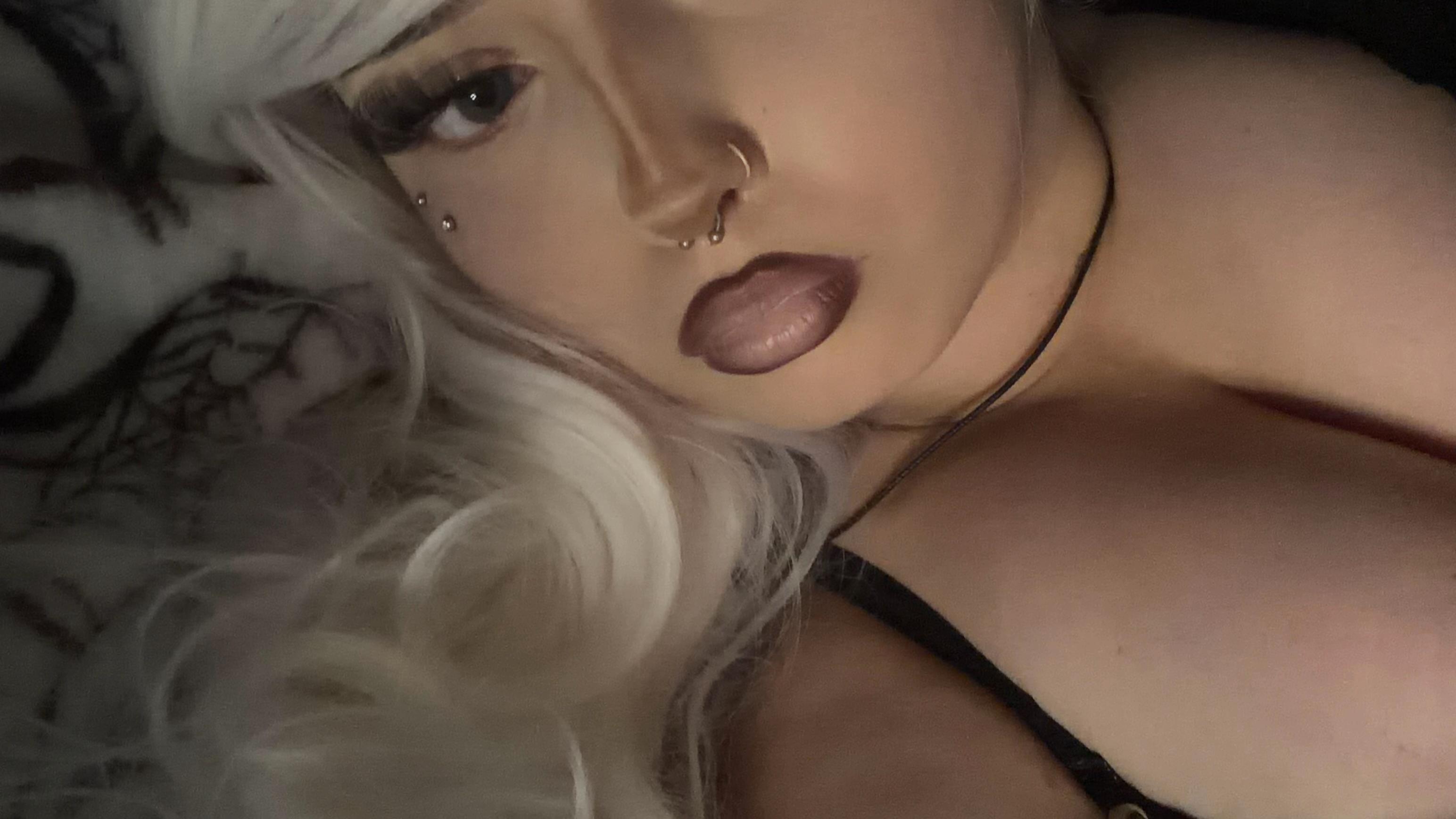 @???