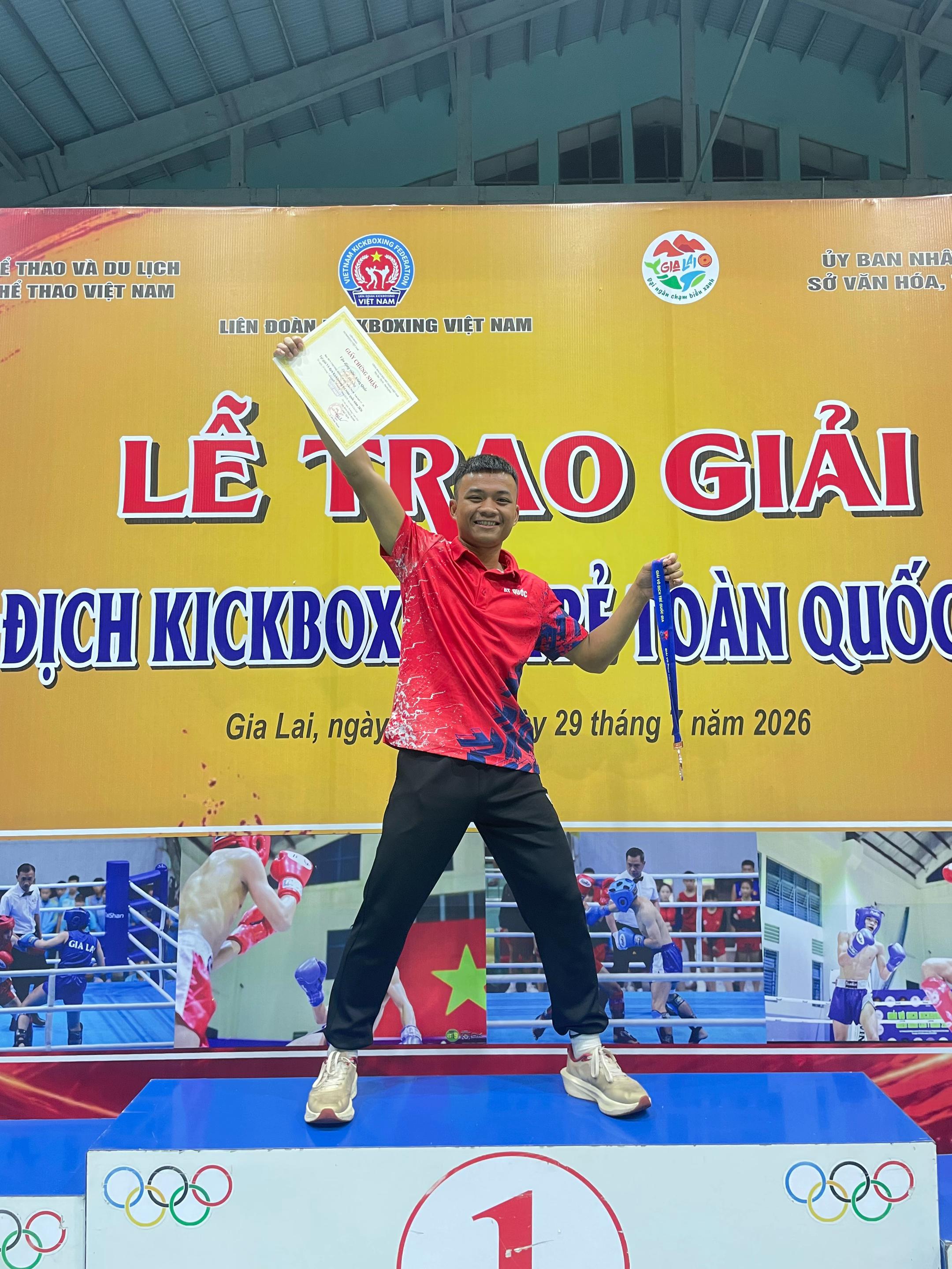 @Ating Quoc 🥊
