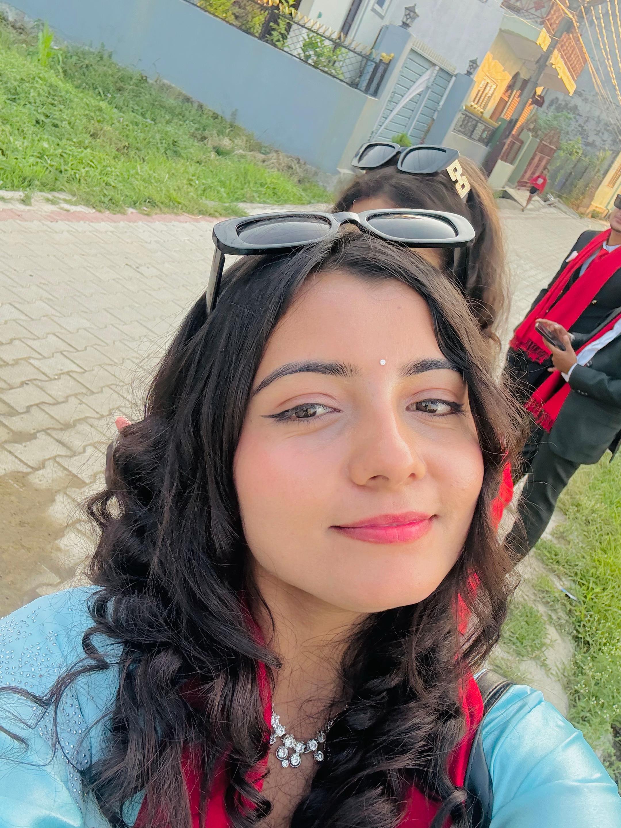 @Roshni 💫✨
