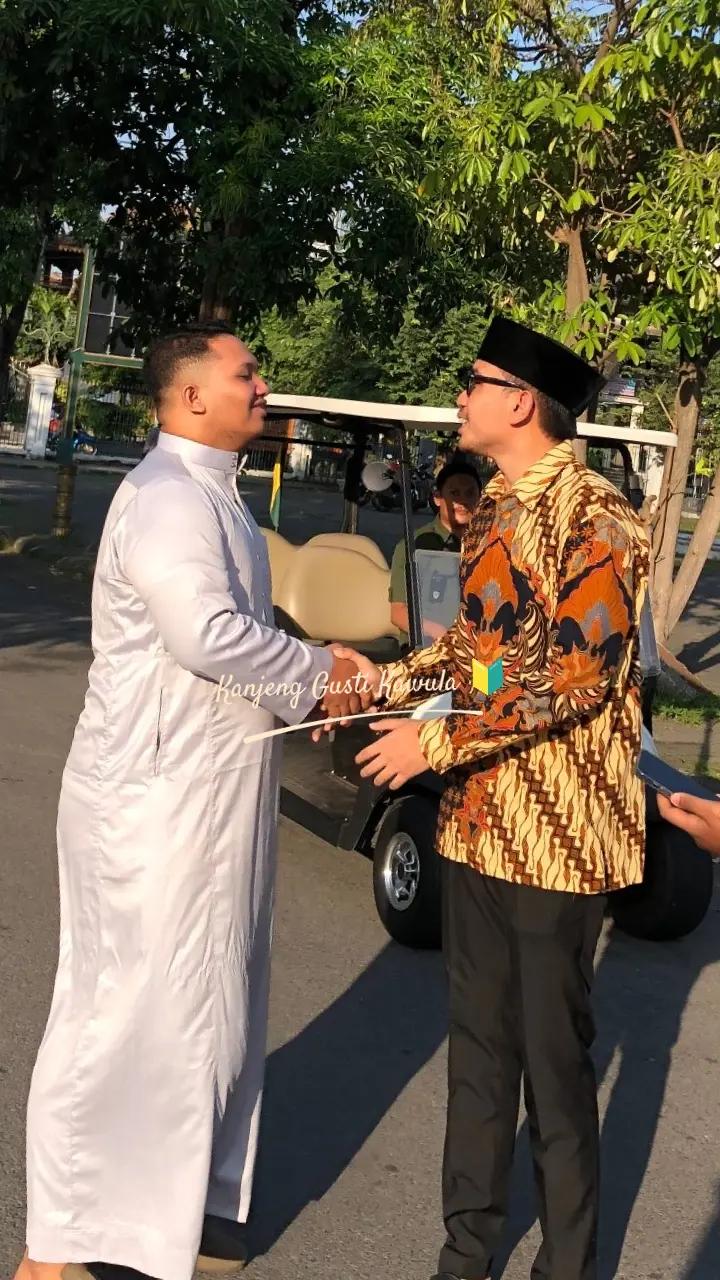 @AYOEK
