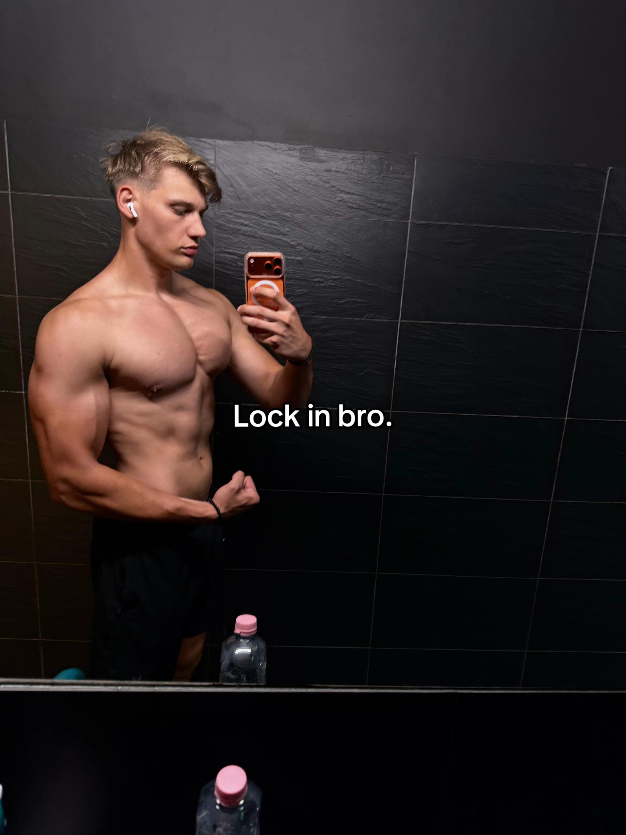 @Molnár András