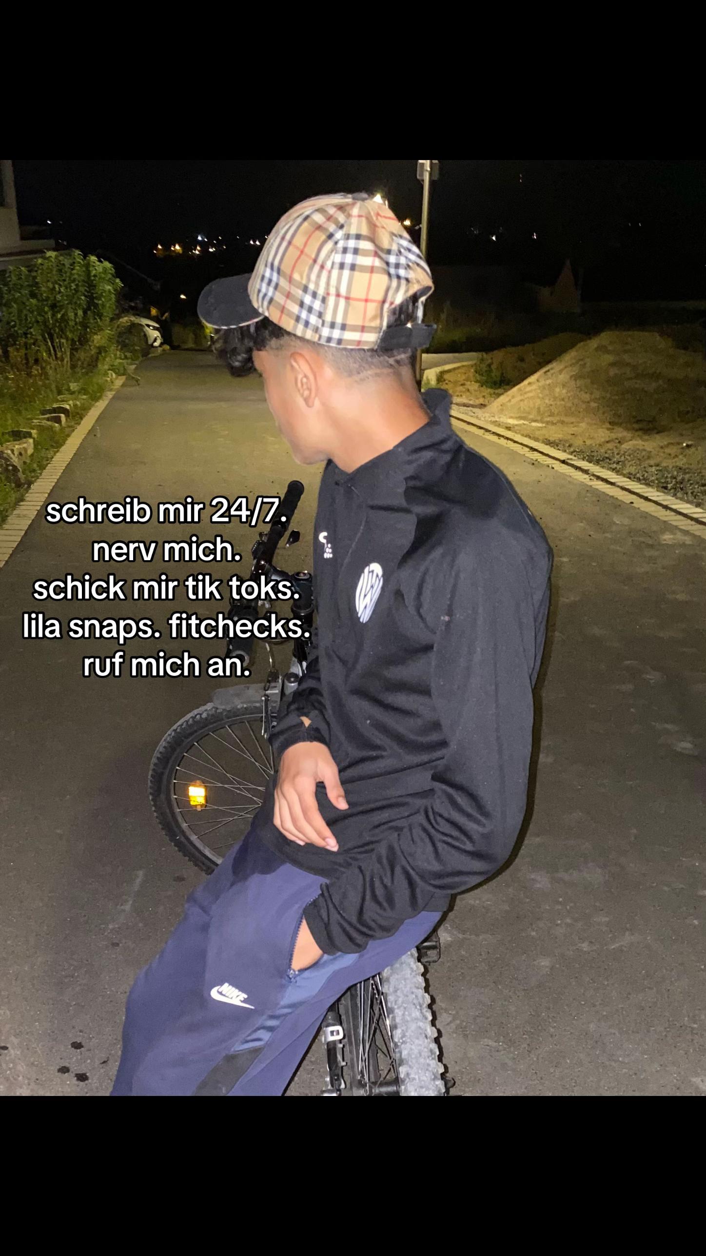 @🕸️