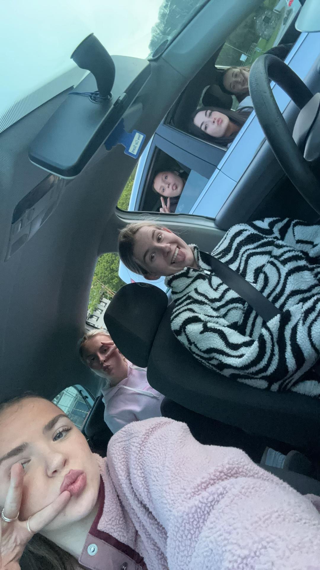 @Lads on tour ❤️&zwj;🔥🥂❤️🤓💋
