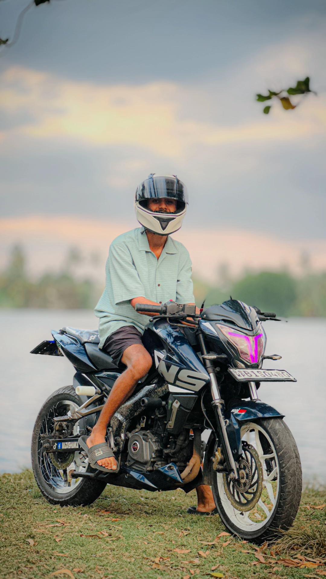 @tharuux_z