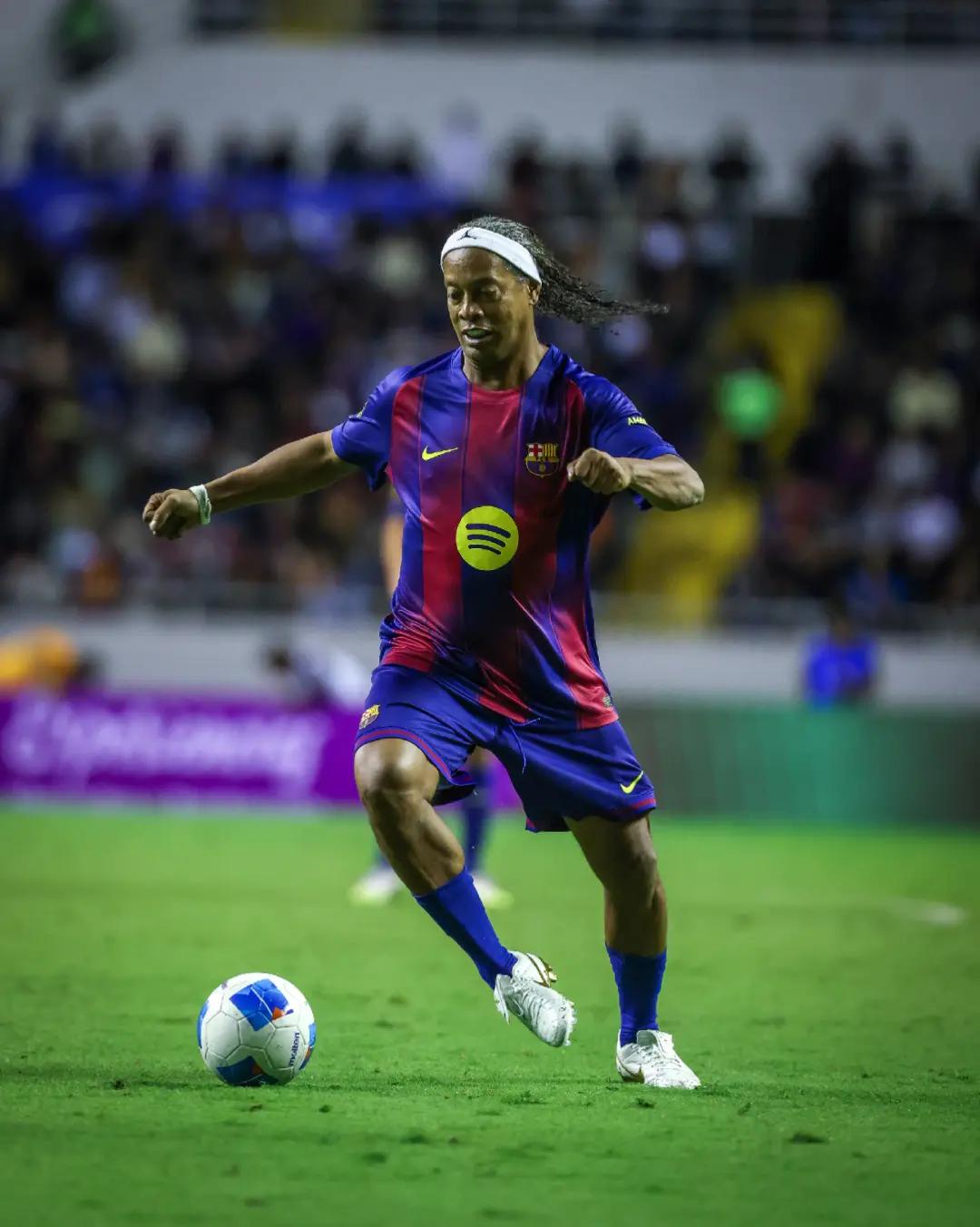 @Ronaldinho