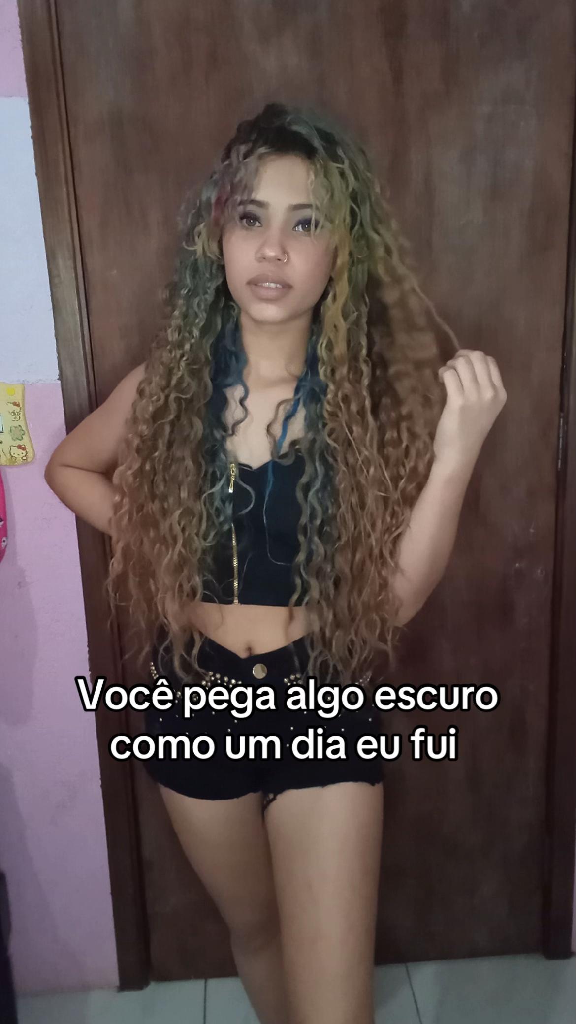 @Emy_
