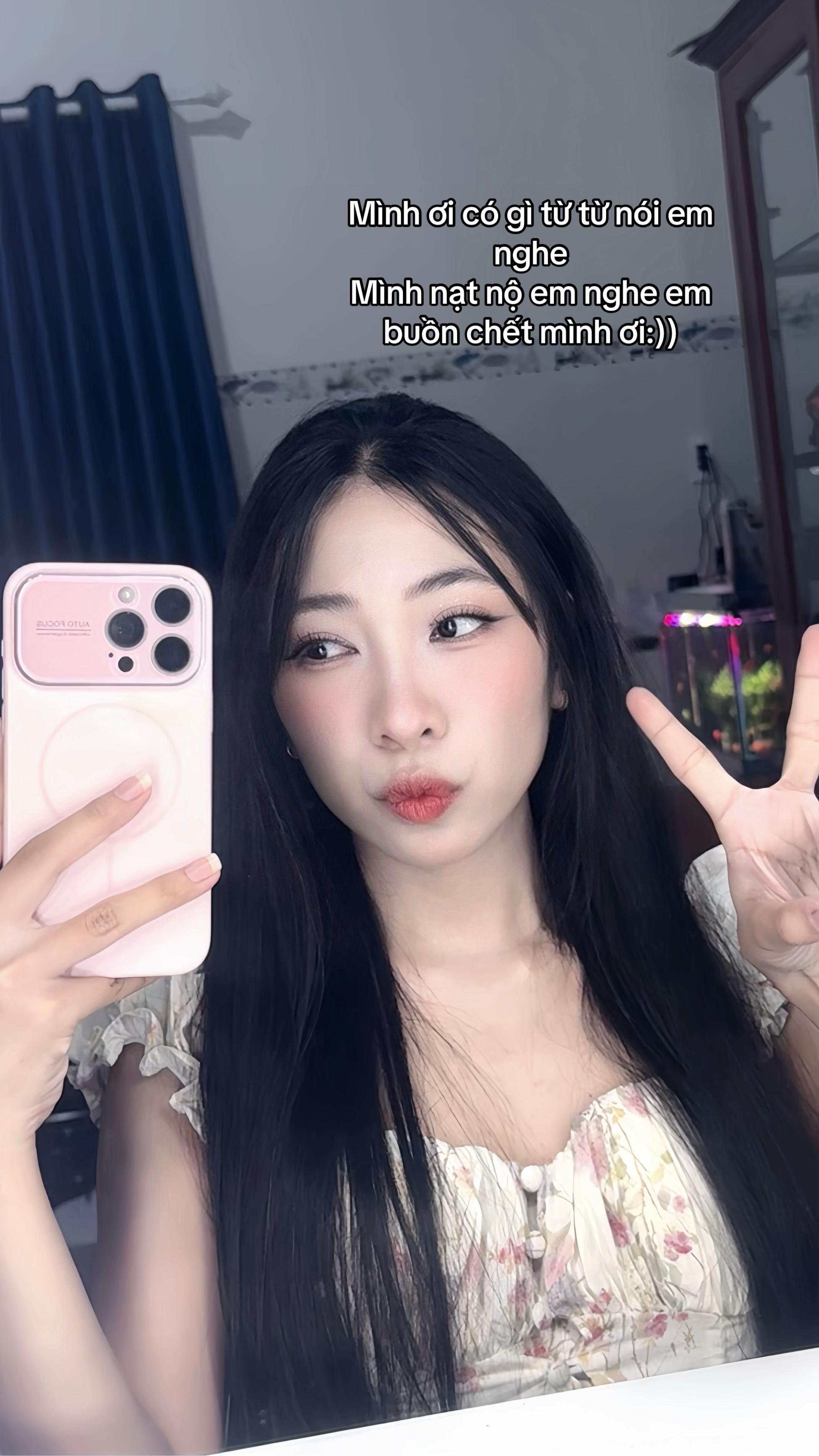 @Uy&ecirc;n Nhi