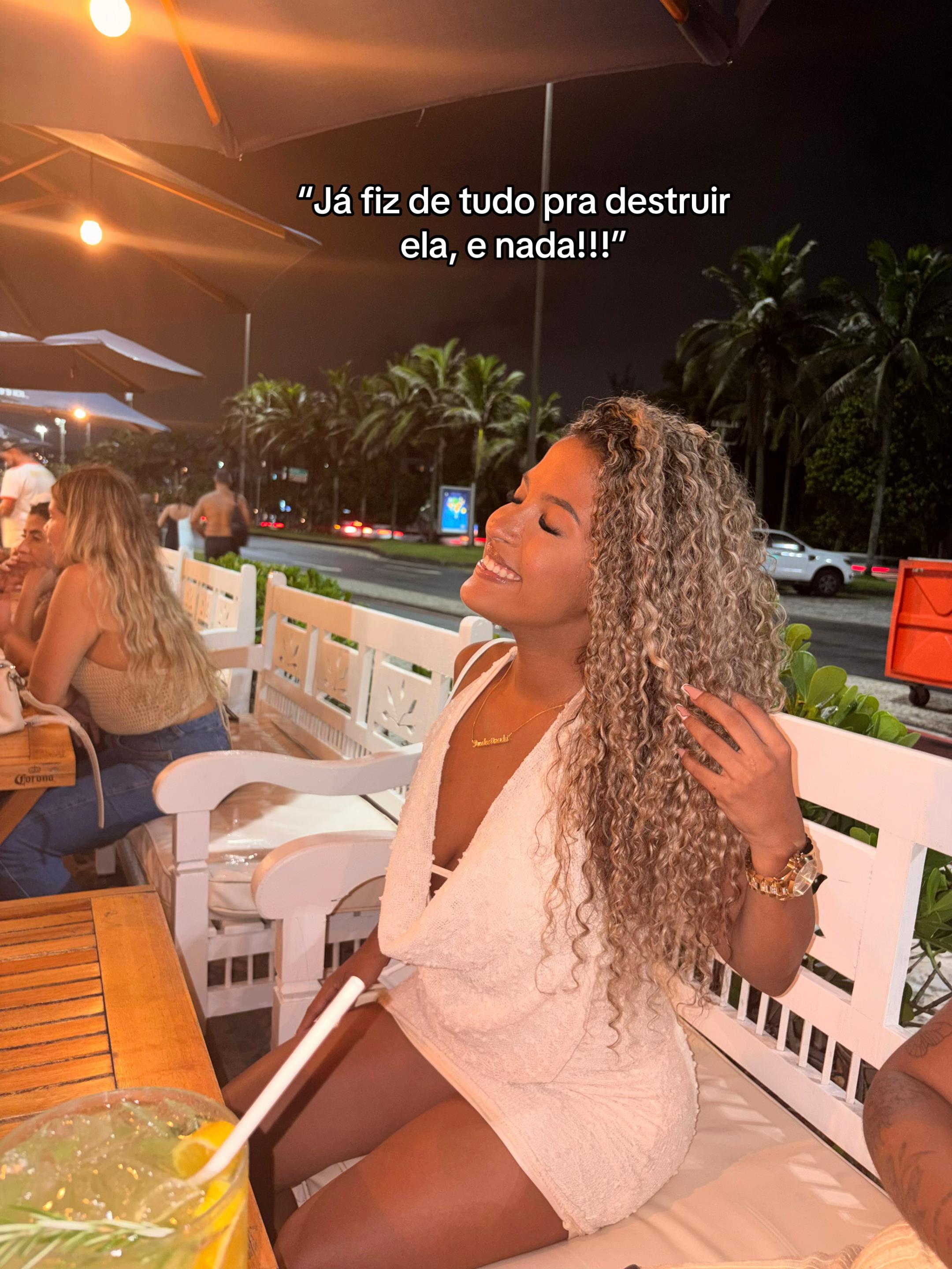 @Leticinha