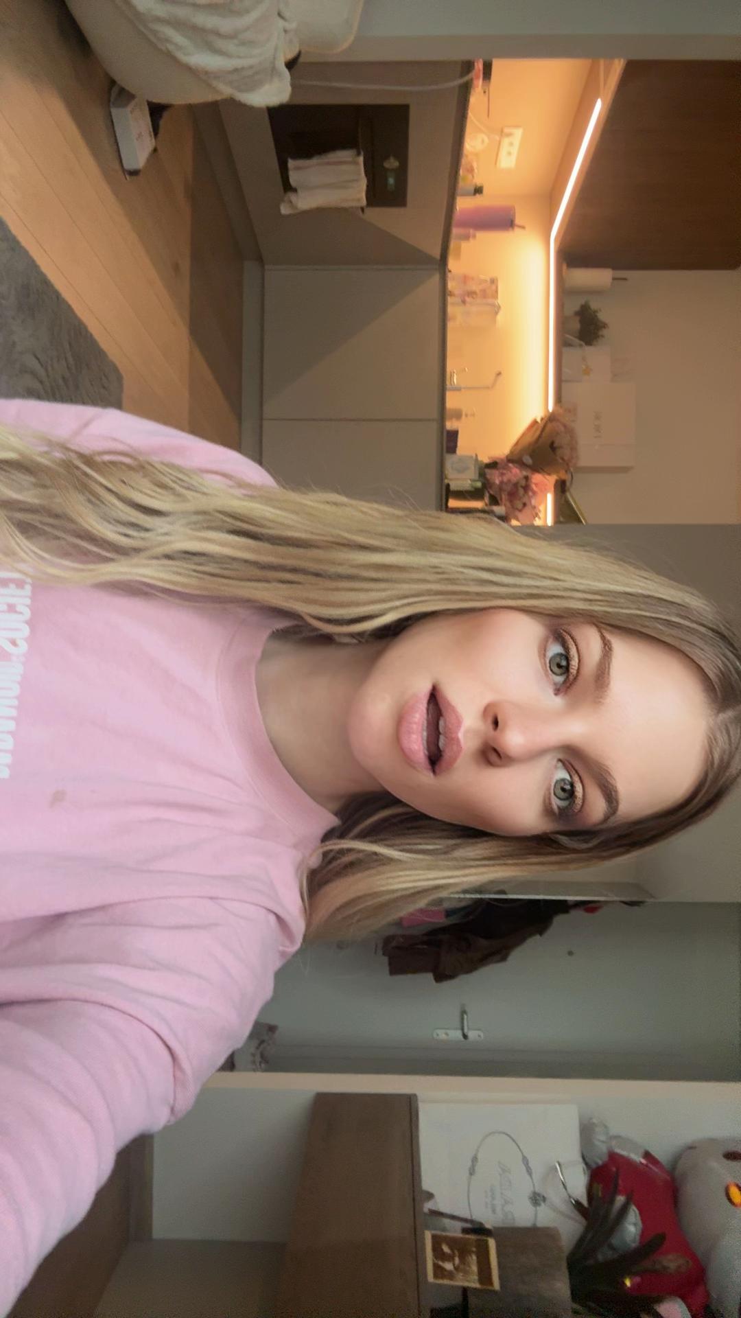 @Bella