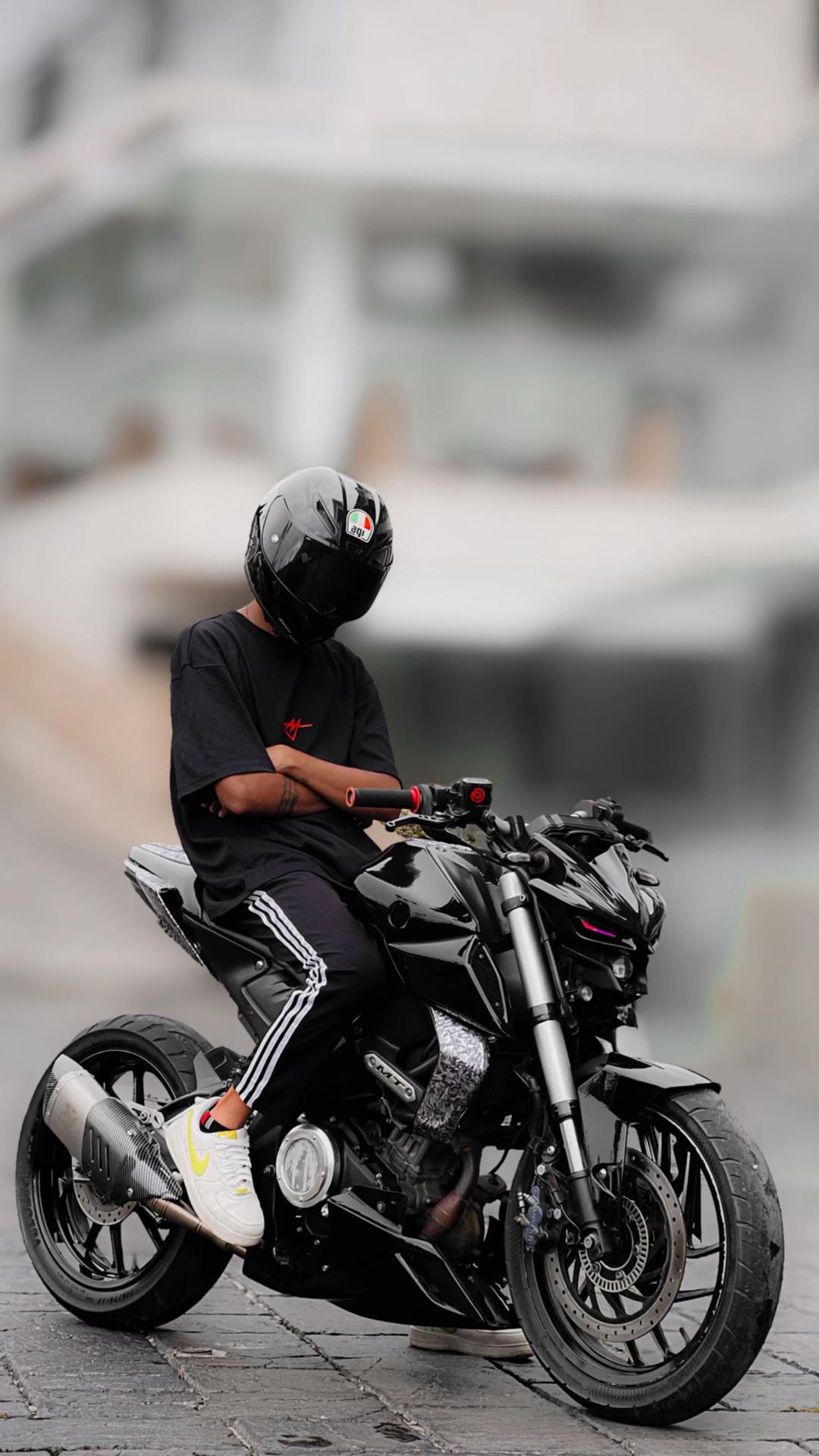 @𝗥 𝗲 𝗱 𝗹𝗼𝗴𝗲𝘀𝗵🕷️