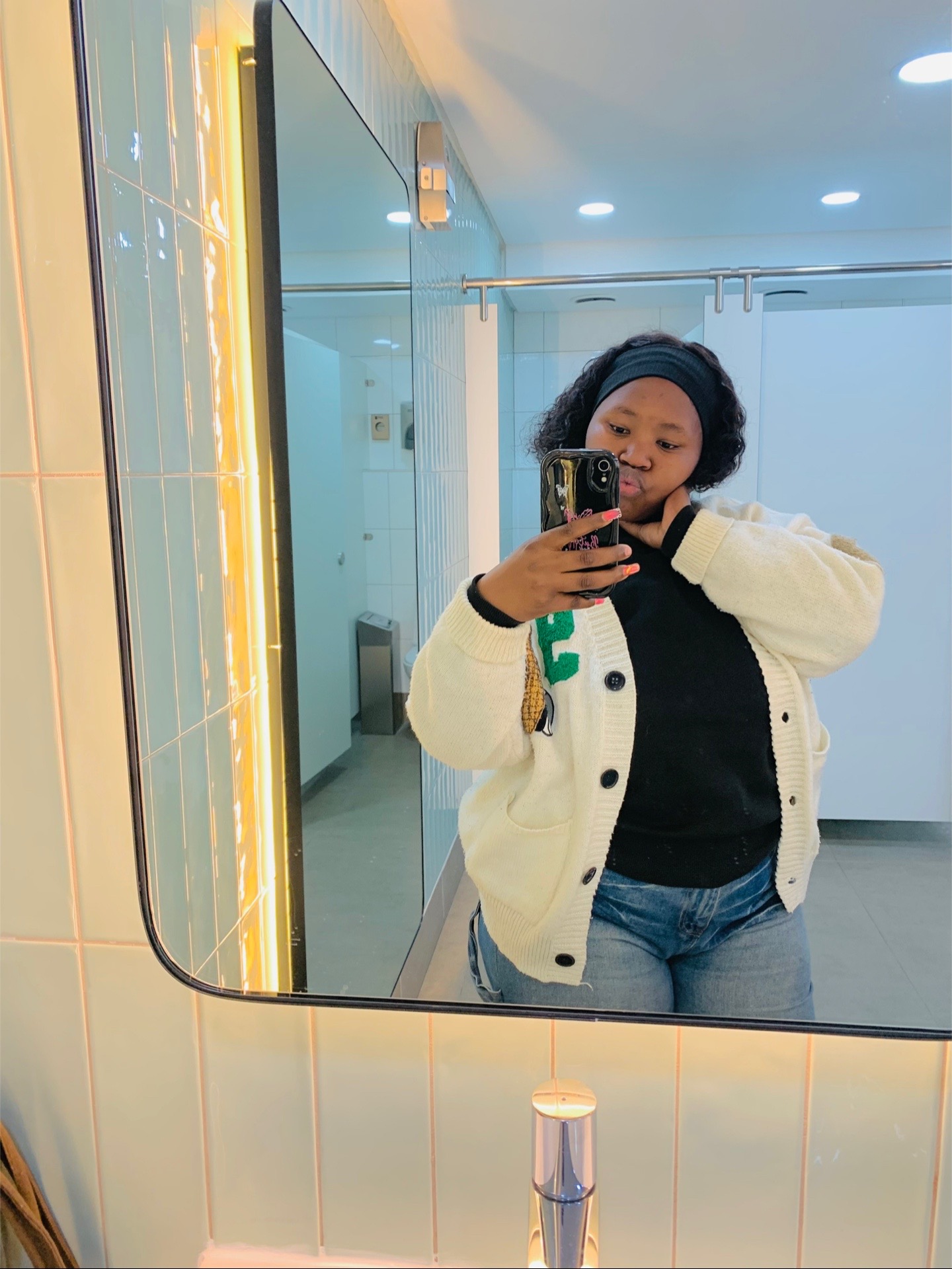 @Lisa Mbondi.