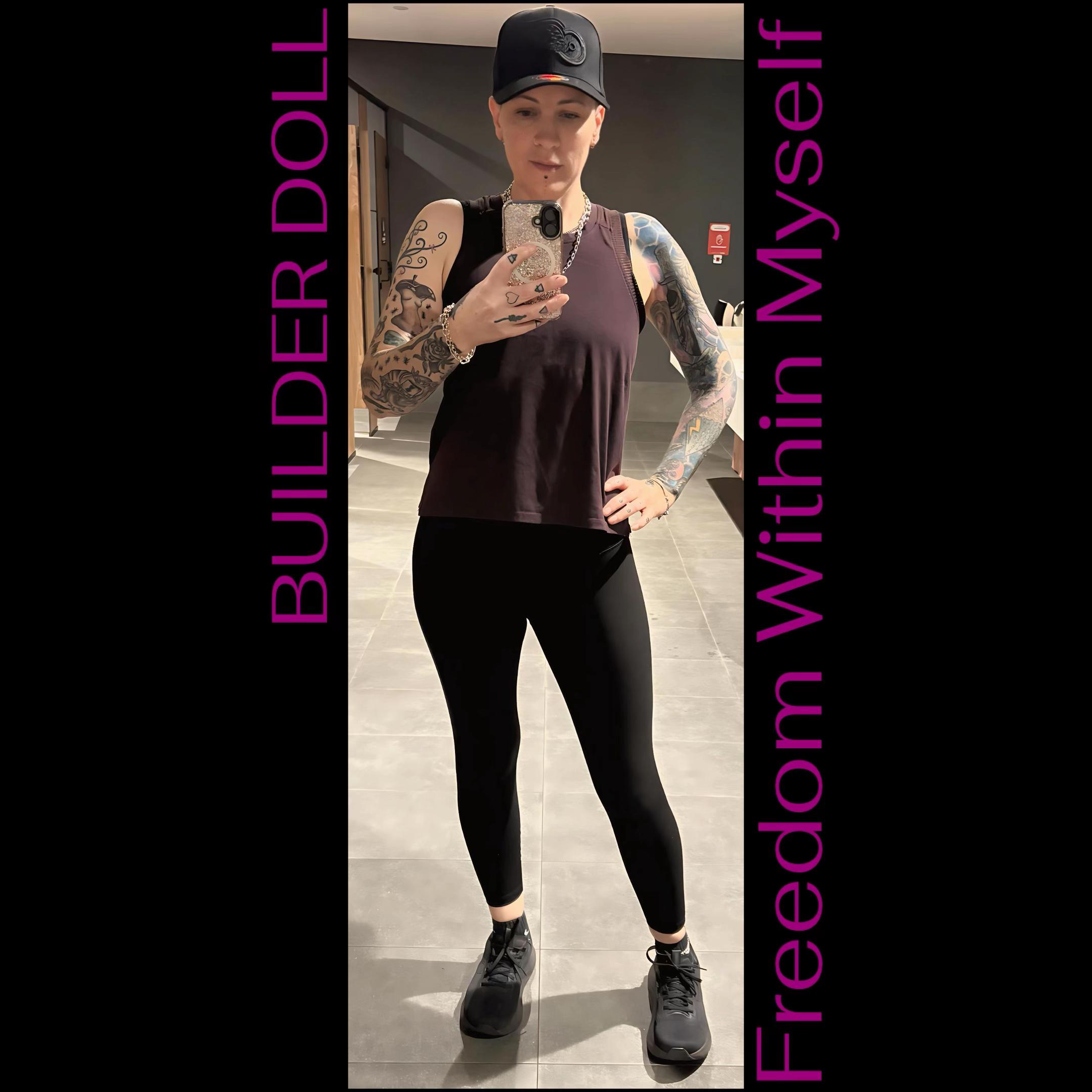 @FeralDoll 11 🖤🖤