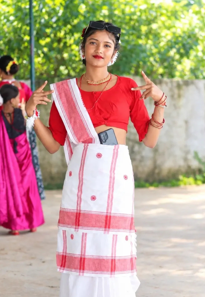 @আদিবাসী মেয়ে 😉🥰😛