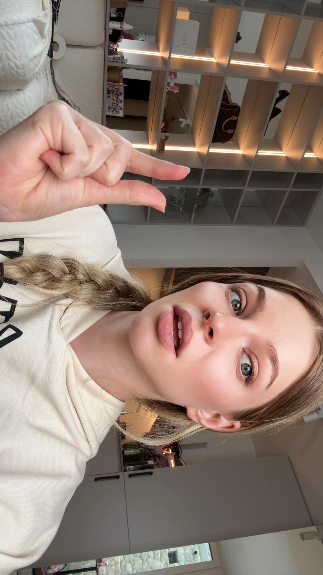 @Bella