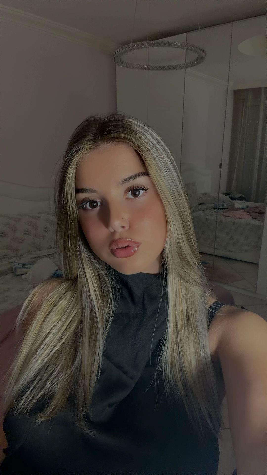 @𝟷𝟿