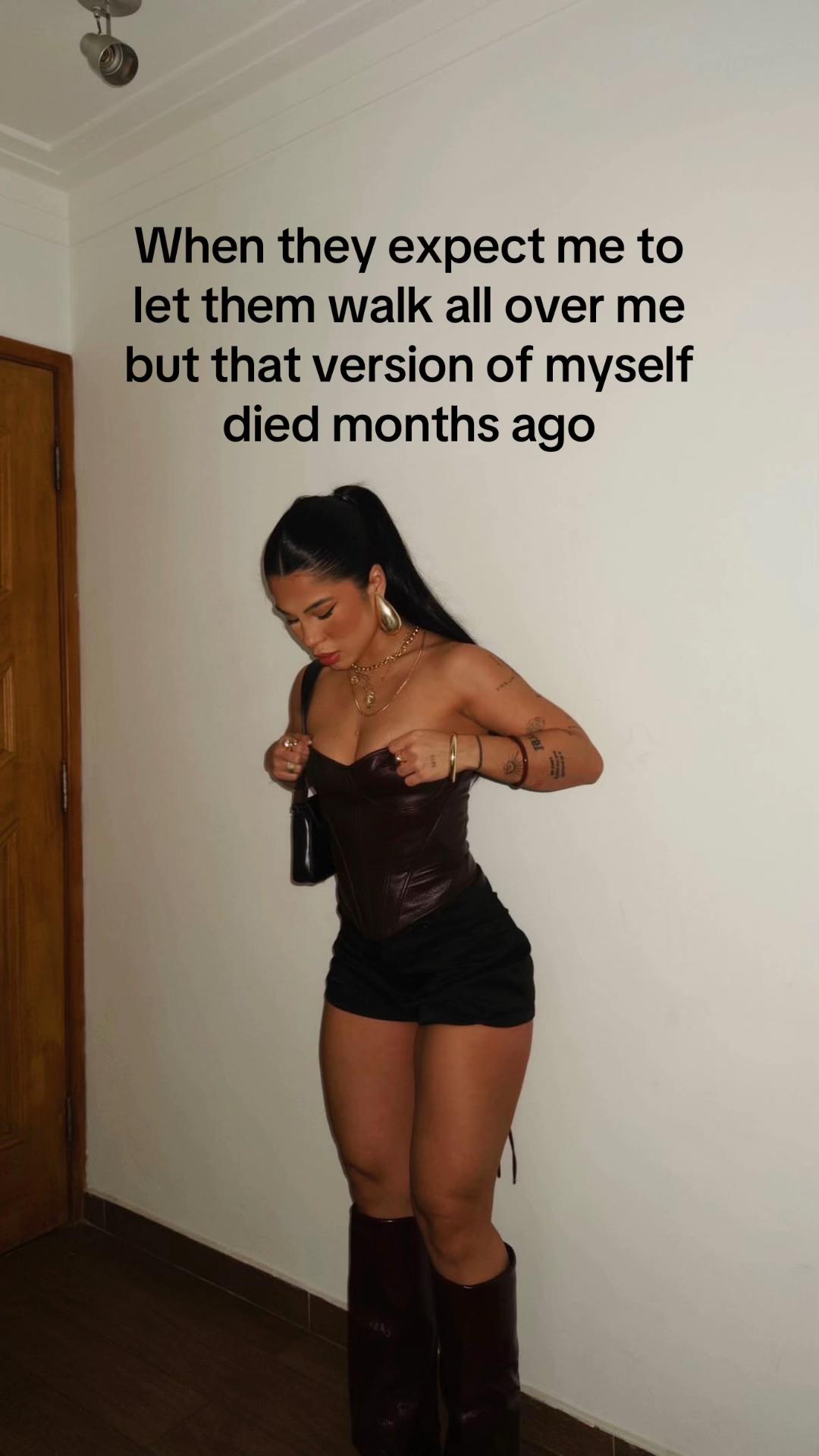@𝒱