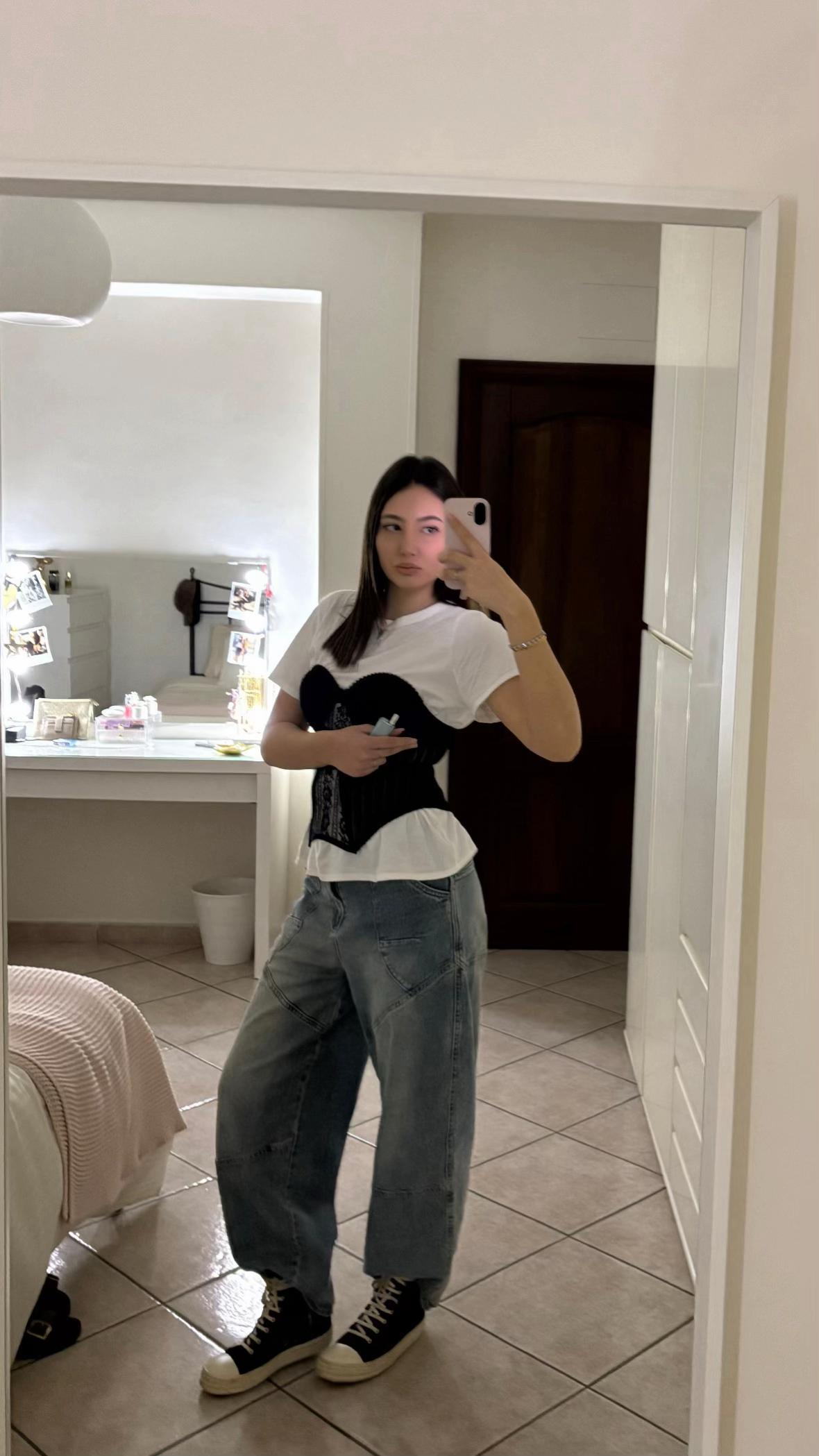 @𝐈𝐬𝐚