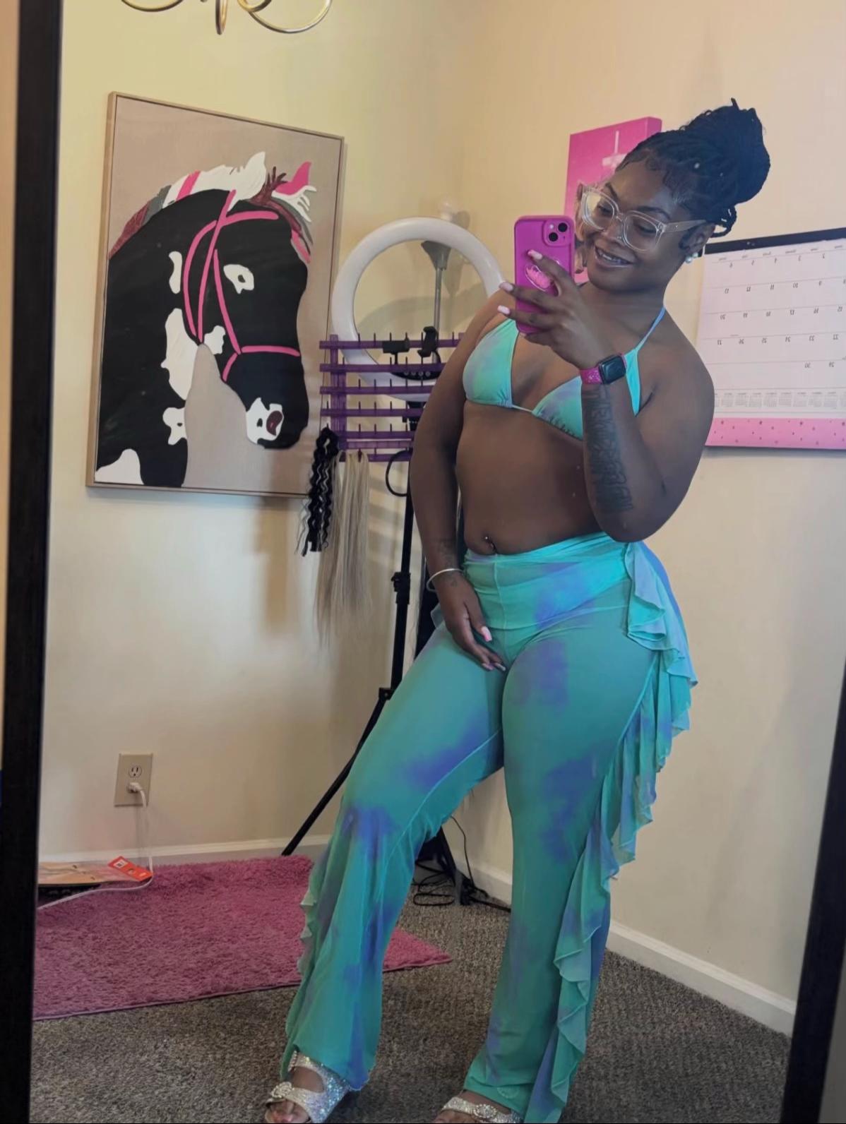 @julliatania__