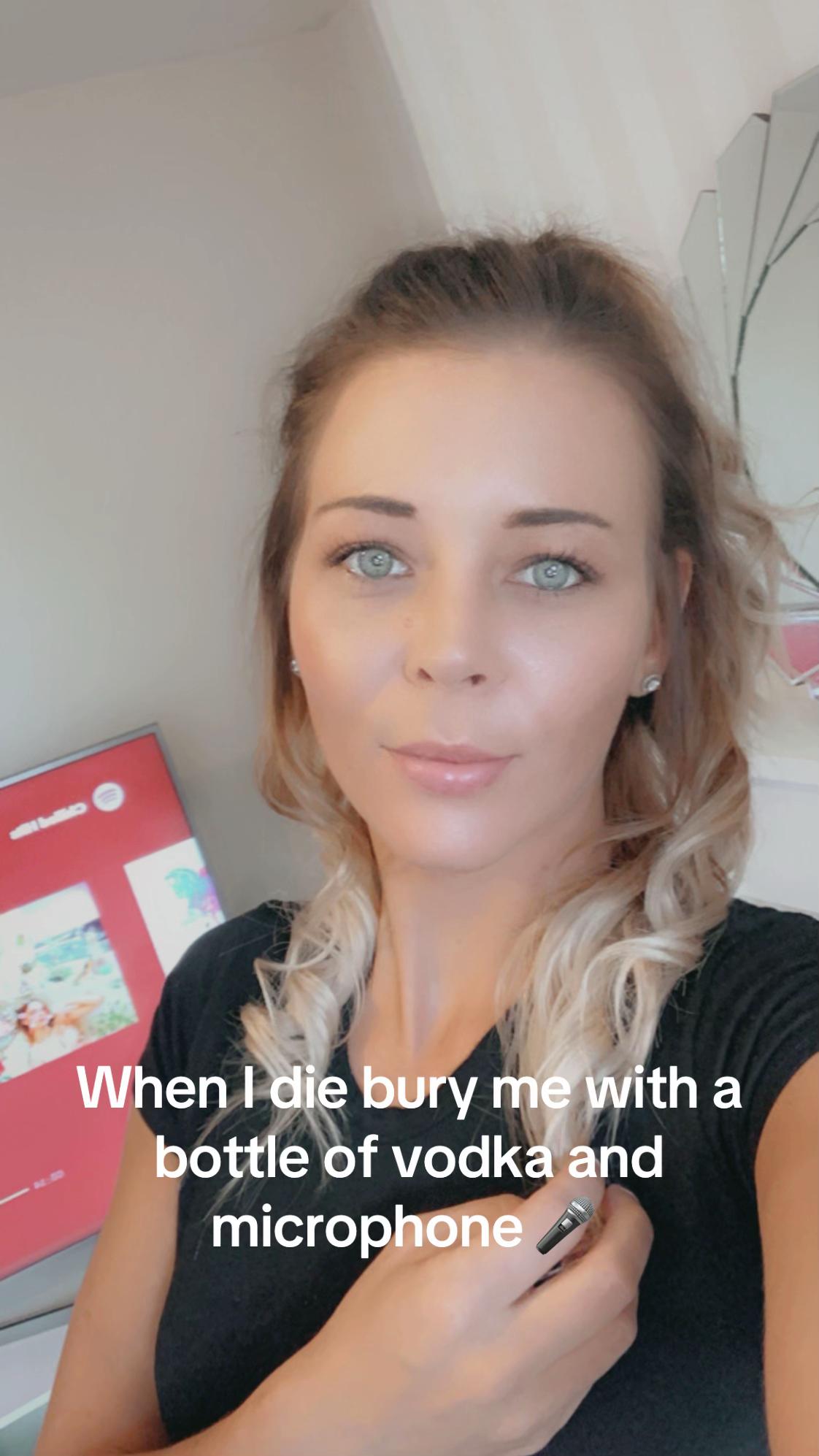 @victoriaastley88