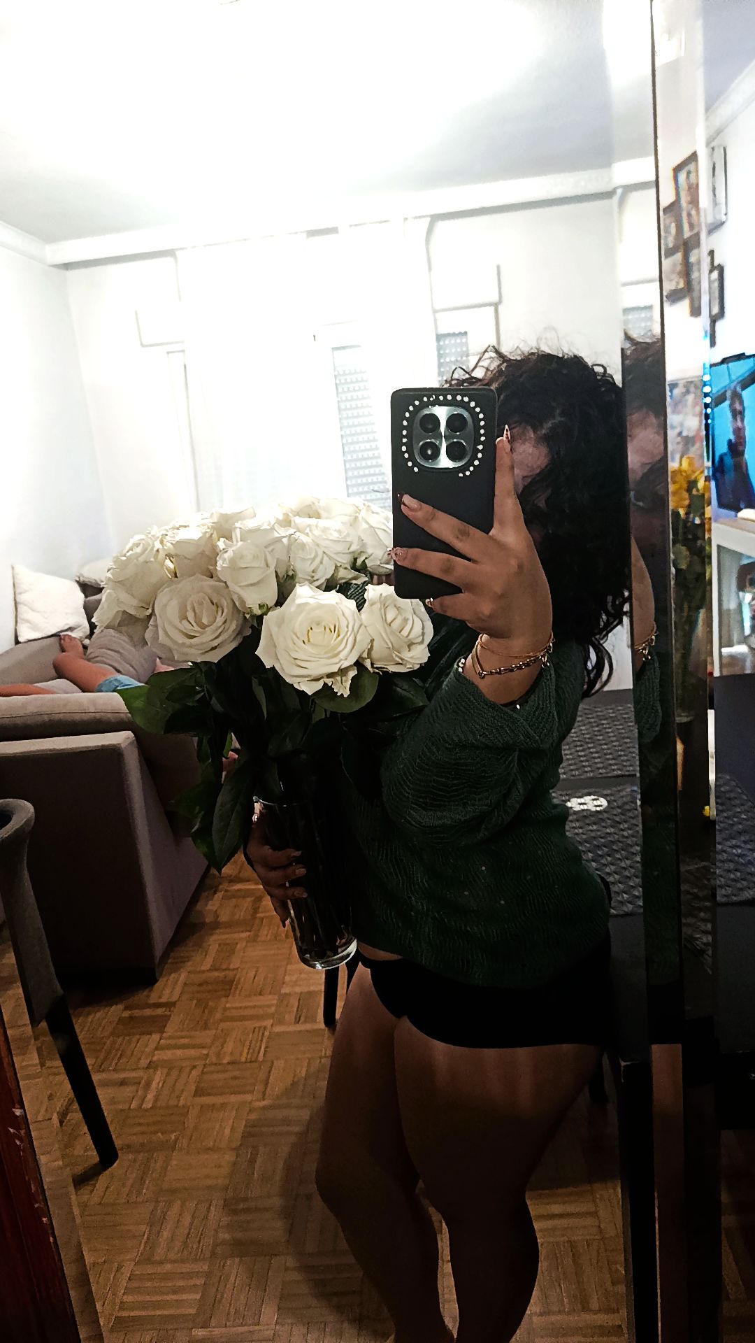 @leonela<3