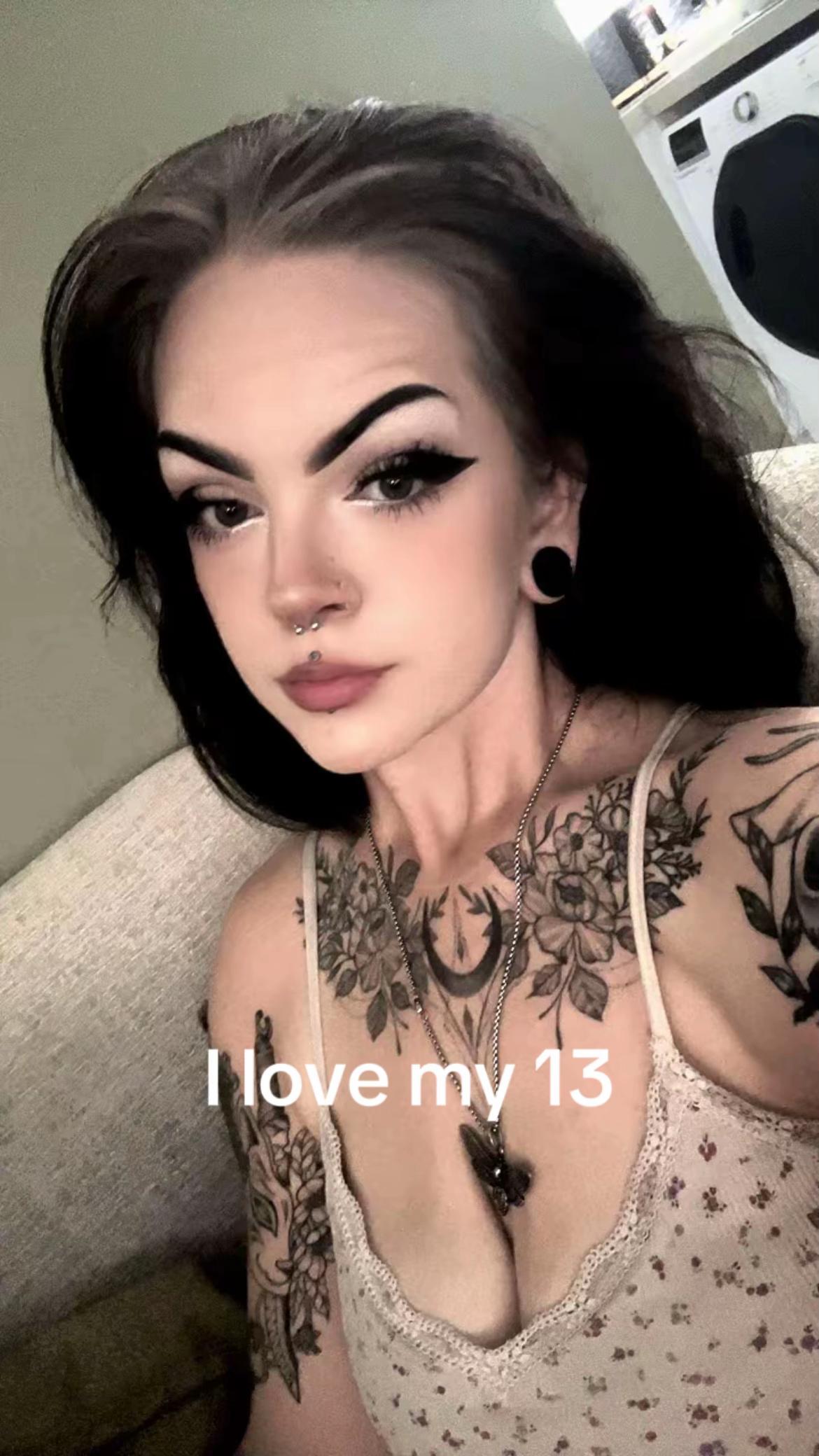 @Holly⛓️🖤