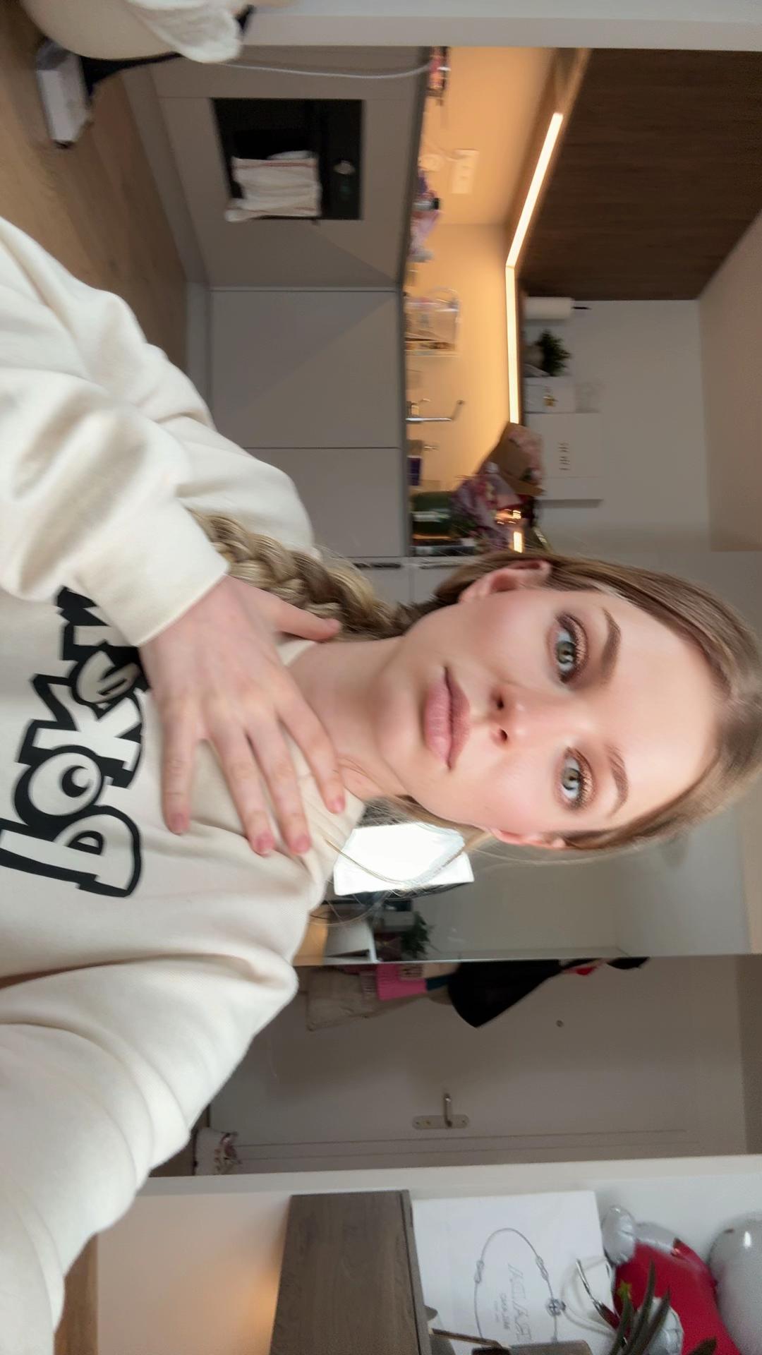 @Bella