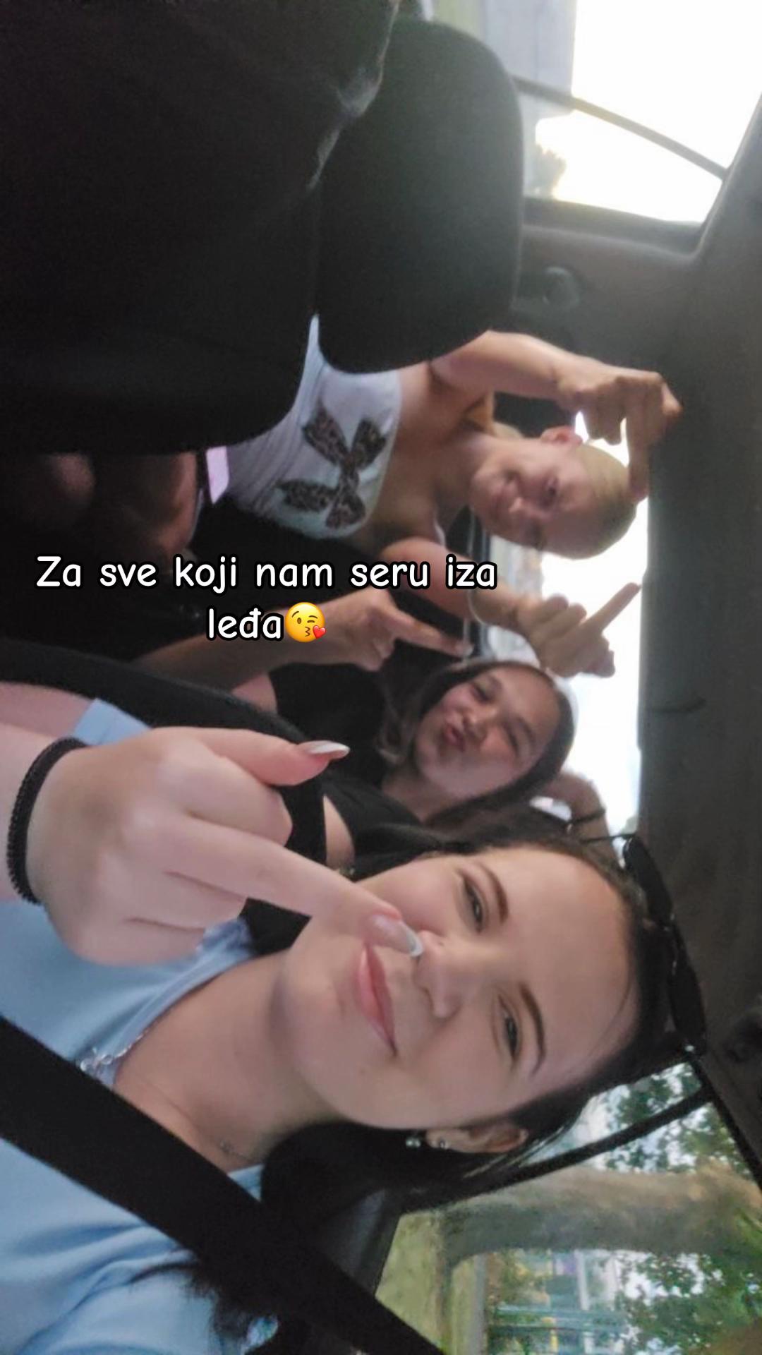 @𝐿𝑎𝑟𝑎🦥