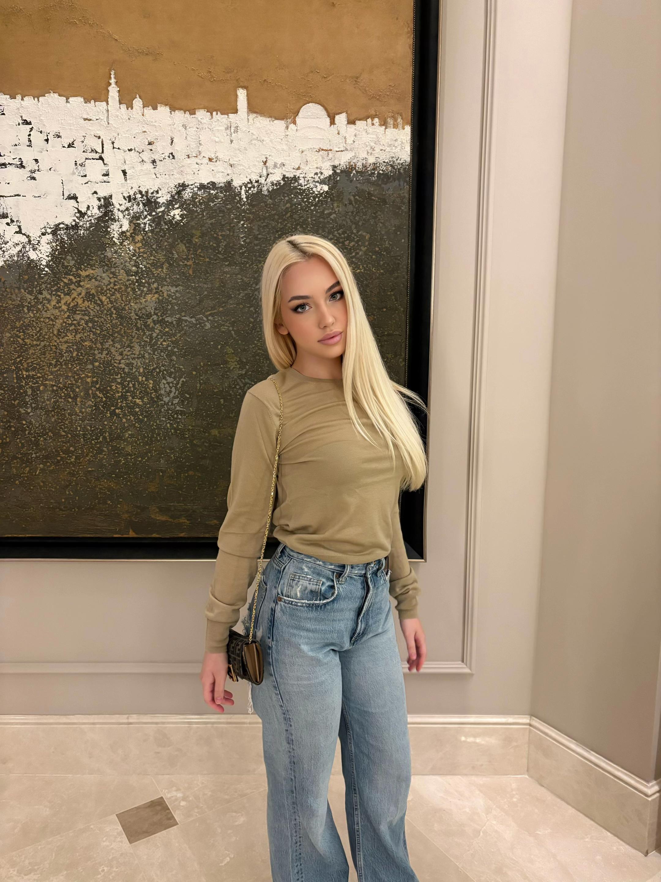 @Mia