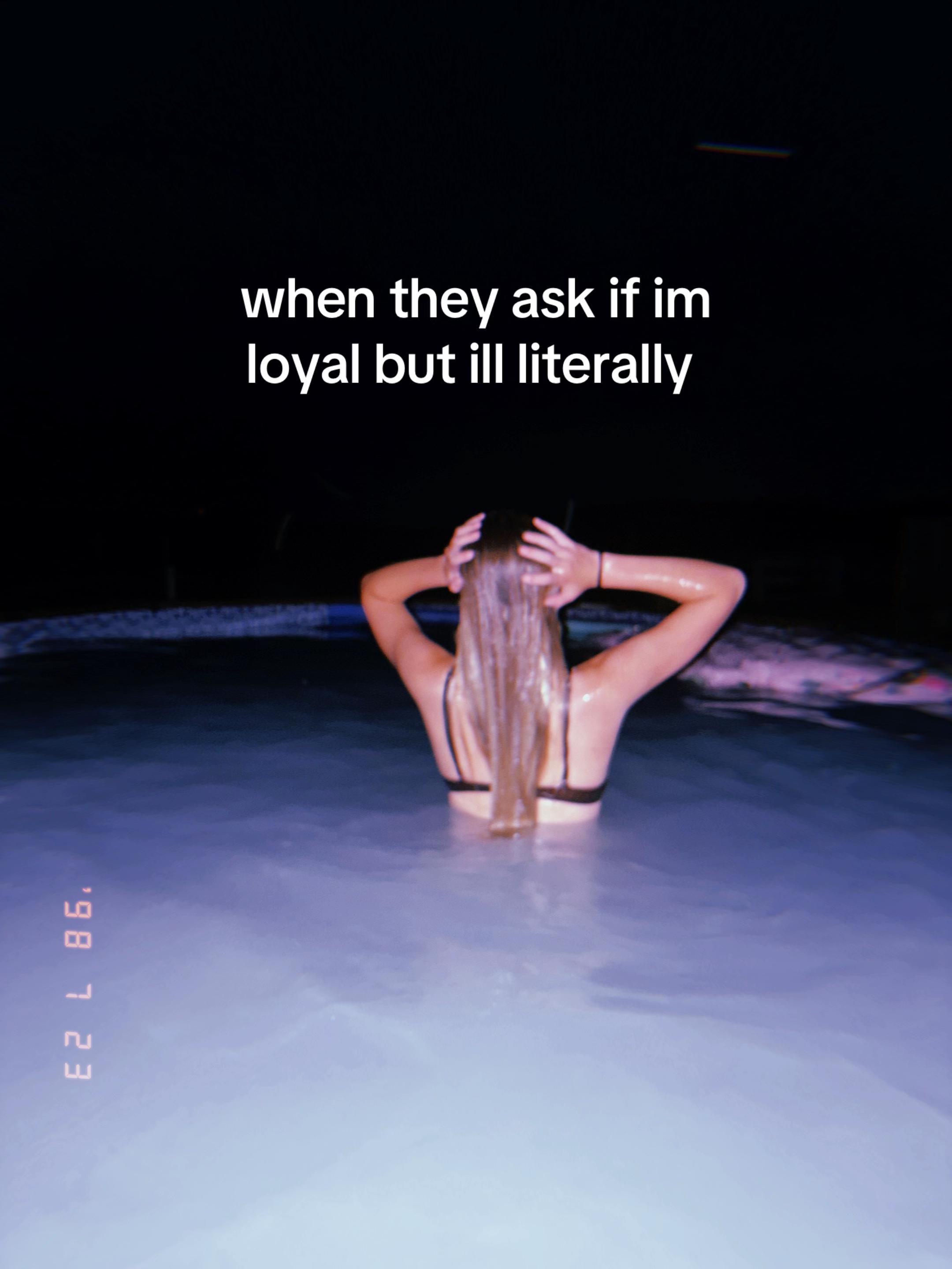 @🦦