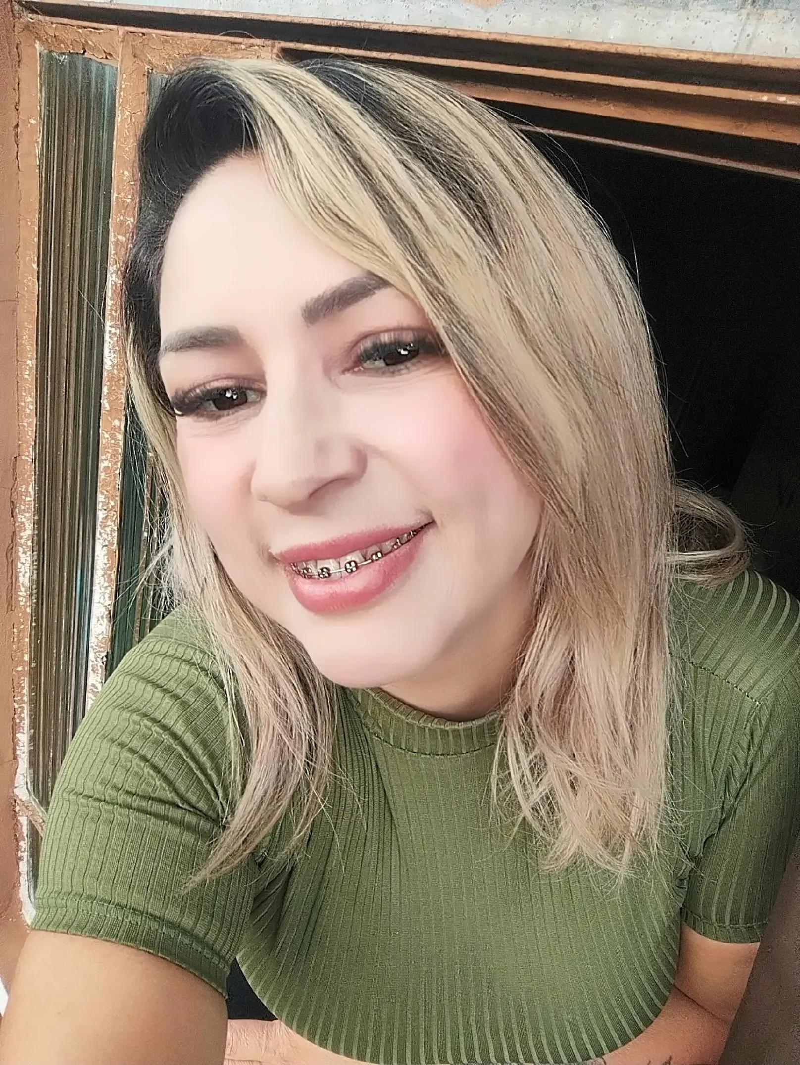 @T&acirc;nia Lara