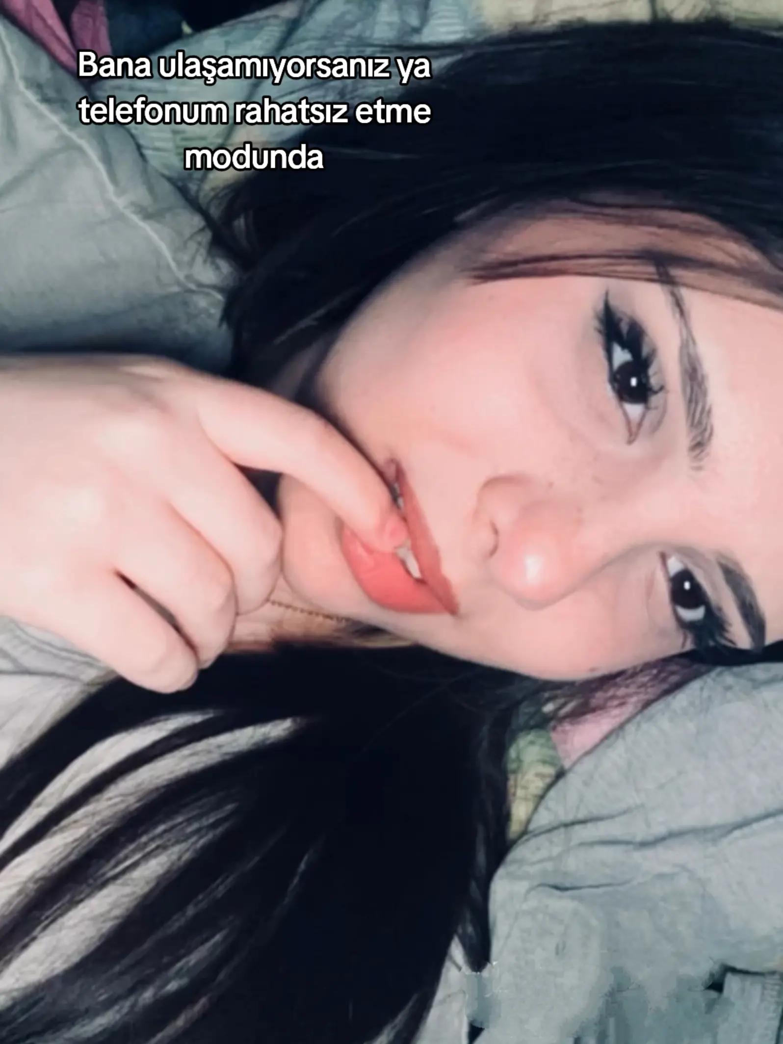 @🦦