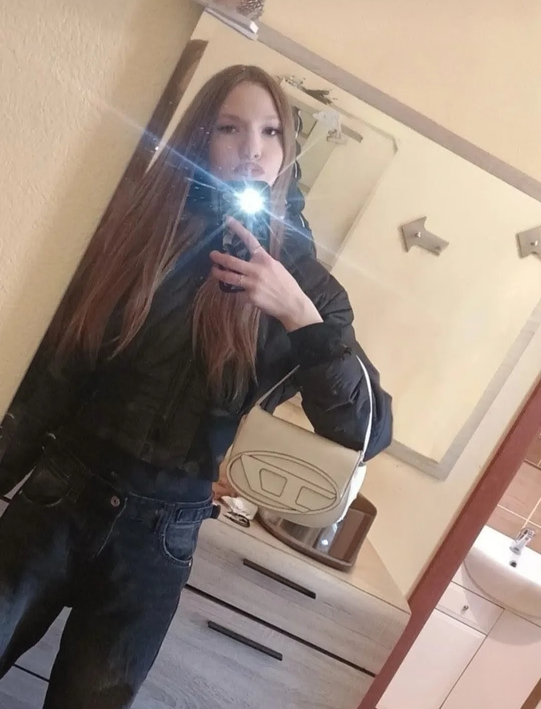 @𝓥𝓮𝓻𝓸𝓷𝓲𝓴𝓪🪽