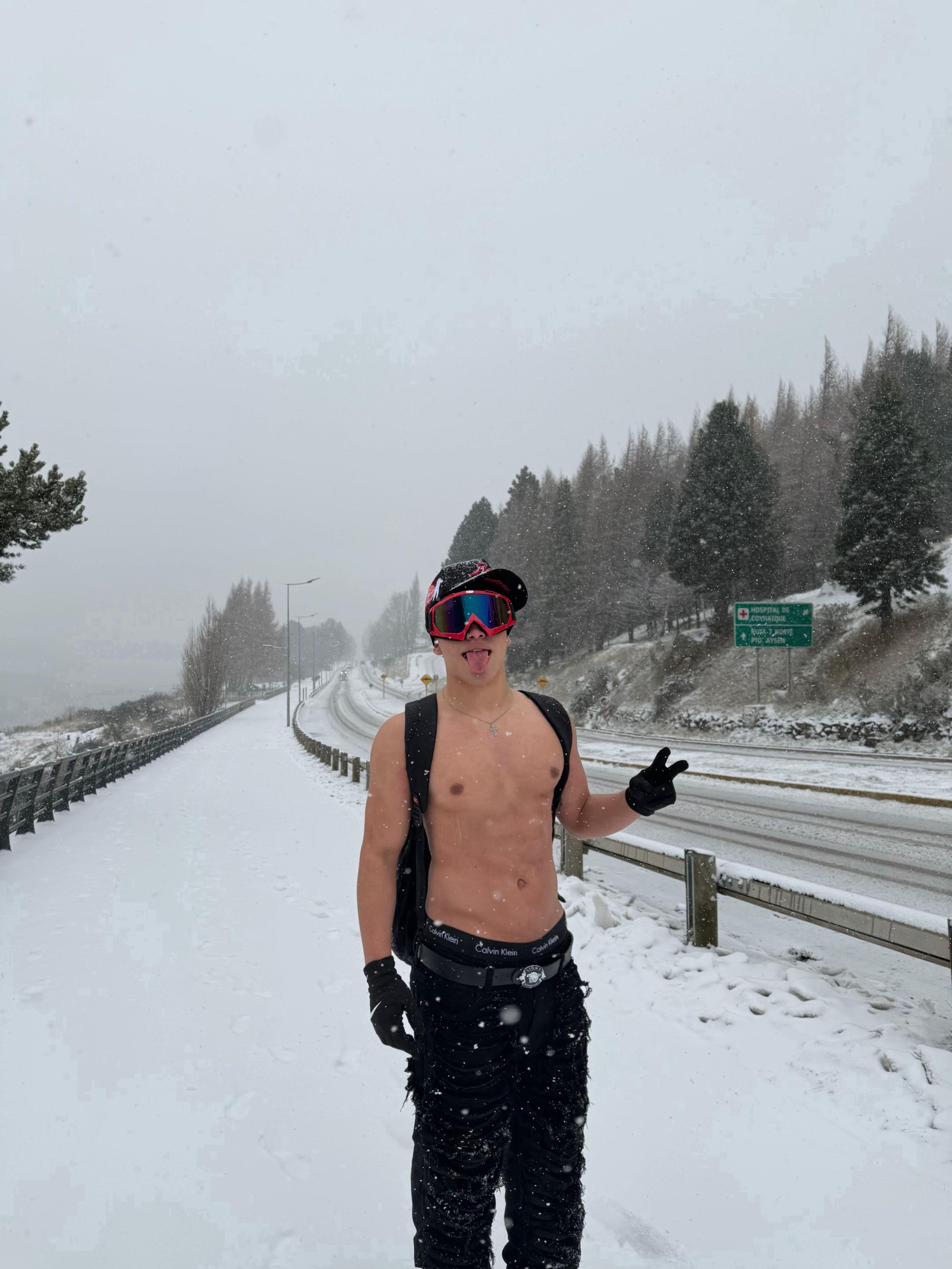 @aleeslr