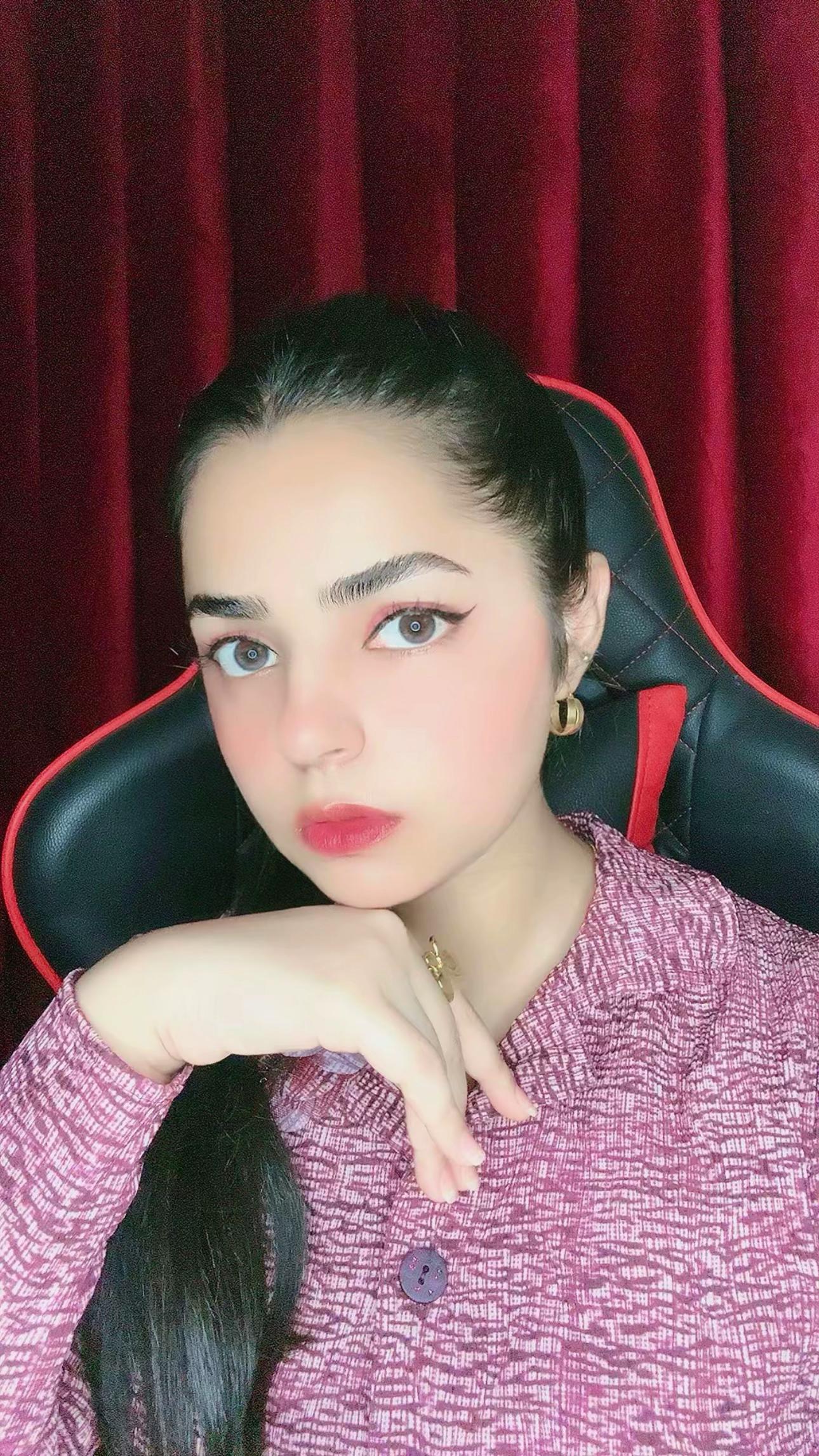 @👑 𝑸𝑼𝜠𝜠𝑵 𝑮 👑
